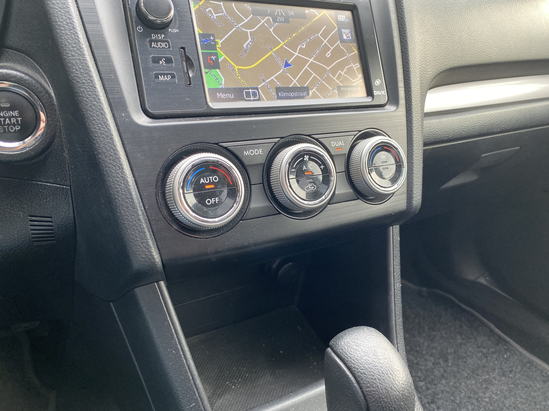 Subaru XV 2.0i Premium AWD 150 pk AUT. | dealer onderhouden | navigatie | leer | schuif-/kanteldak | cruise control | camera