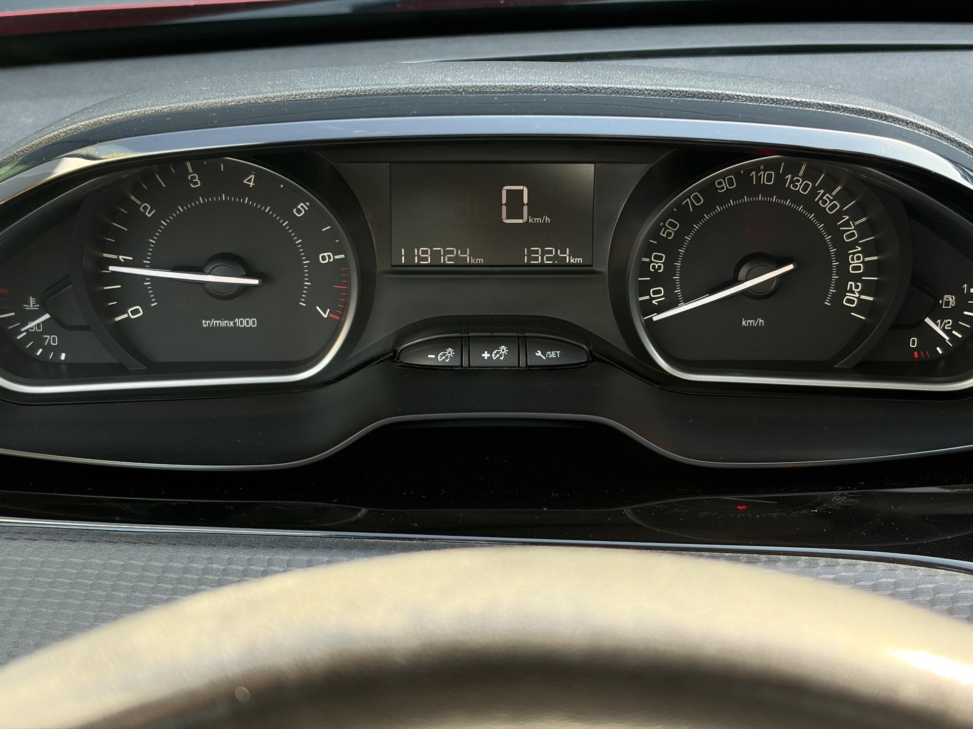 Peugeot 2008 1.2 PureTech Active 110pk,Dealer Onderhouden,Navi,Carplay,Airco,Cruise,Pdc,N.A.P,Apk tot 05-2027