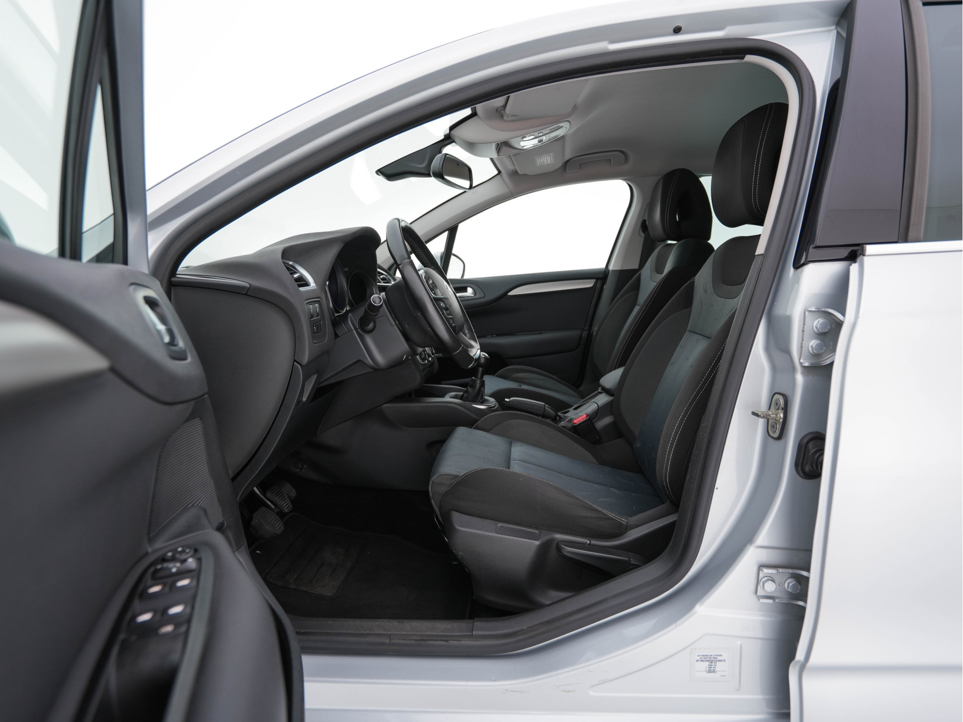 Citroën C4 1.6 HDi Ligne Business *NAVI-FULLMAP | ECC | PDC | CRUISE | TOWBAR | COMFORT-SEATS | PRIVACY-GLASS | 16''ALU*