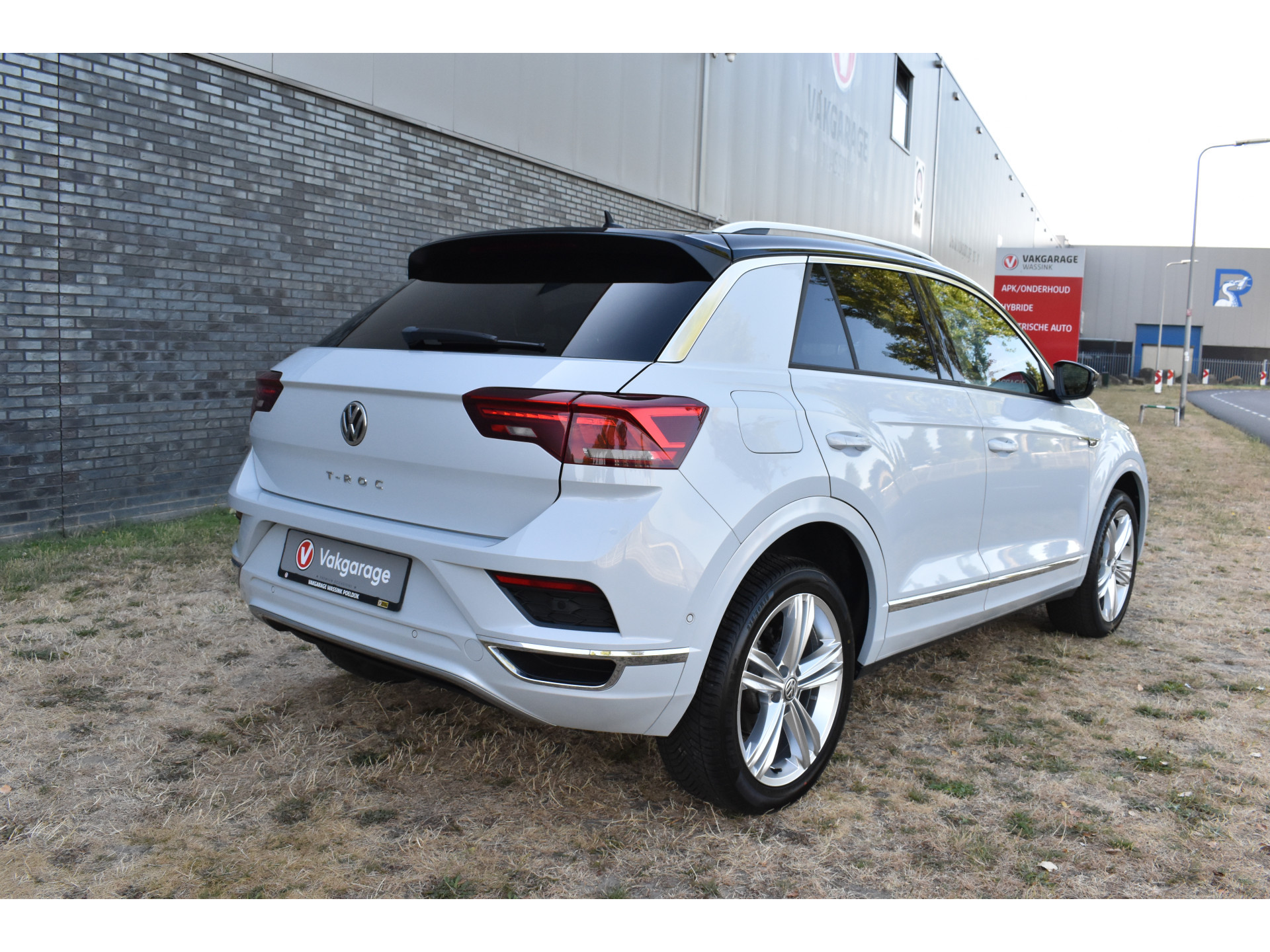 Volkswagen T-Roc 1.5 TSI Sport Business R Carplay Automaat R-line Zwart dak