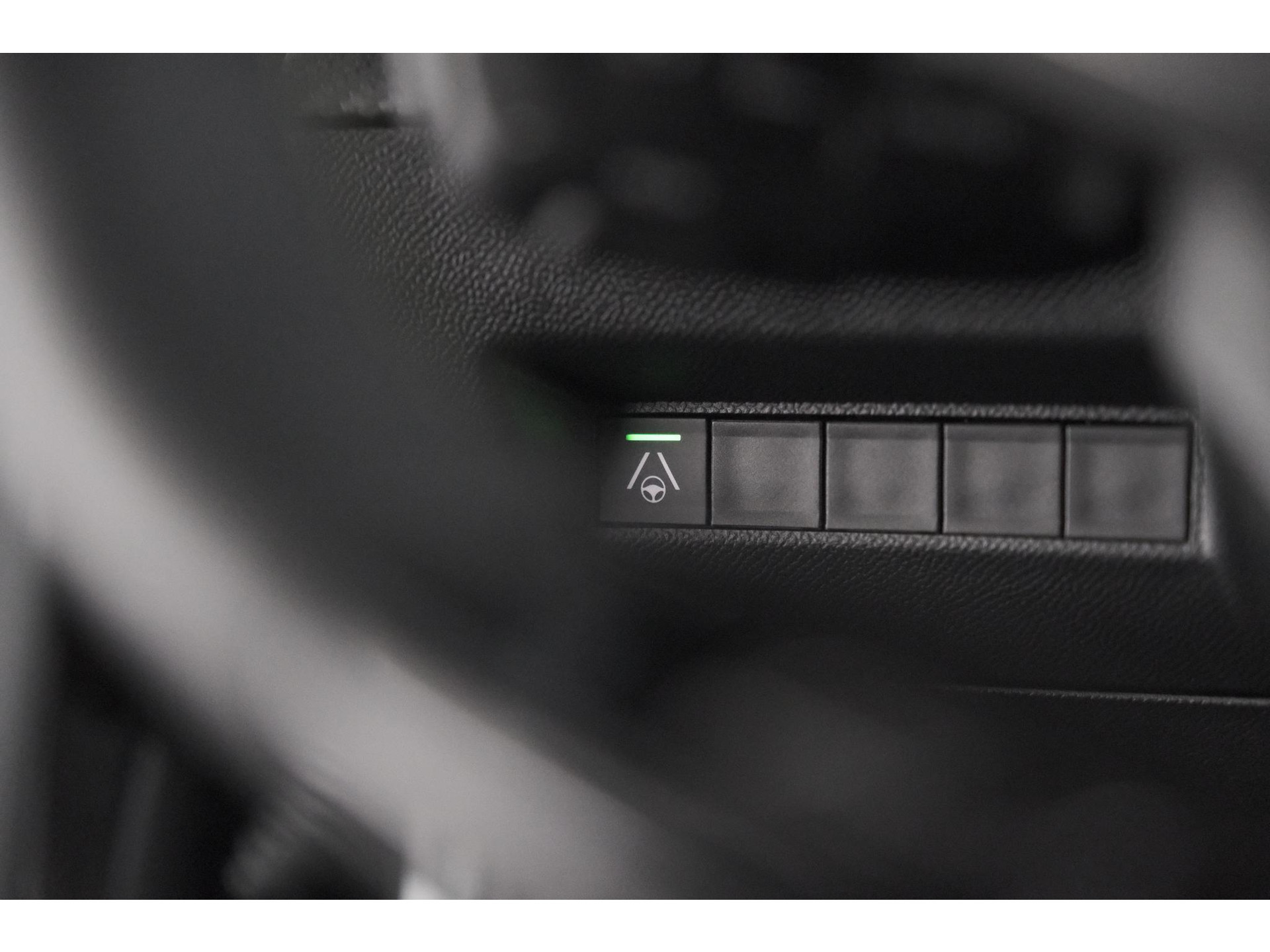 Peugeot 2008 PureTech 130 EAT8 GT | 360 Camera | Stoelmassage | Adaptieve Cruise Control | Dodehoekdetectie