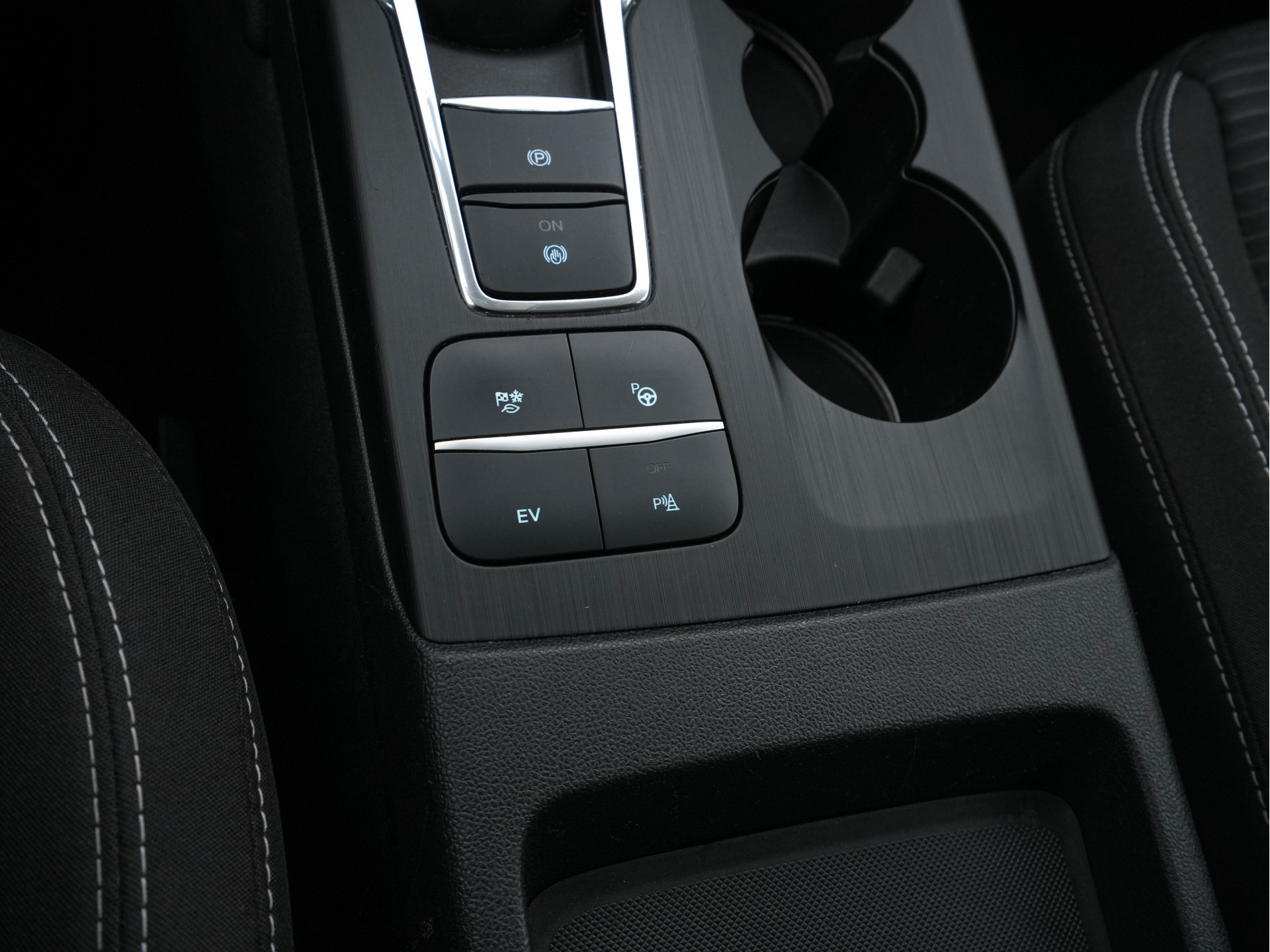 Ford Kuga 2.5 PHEV Titanium (INCL-BTW) *DIGI-COCKPIT | ADAPTIVE-CRUISE | BLINDSPOT | PARK-PILOT | CAMERA | NAVI-FULLMAP | HEATED-SEATS | COMFORT-SEATS | ECC | CARPLAY | PDC | DAB | LANE-ASSIST | 17''ALU*