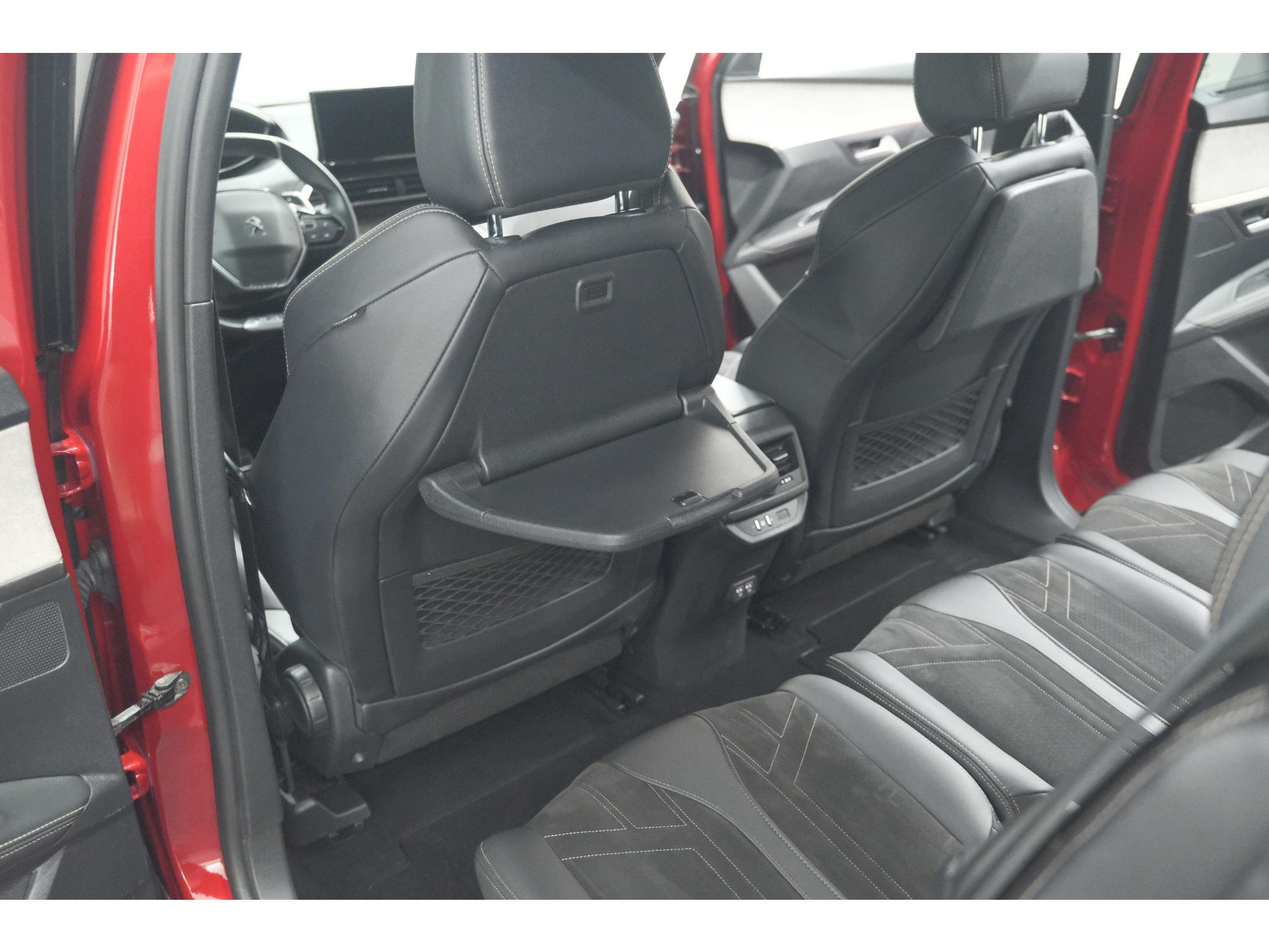 Peugeot 5008 PureTech 130 EAT8 GT Black Pack | Elektrische Kofferklep | Camera | Adaptieve Cruise Control | Dodehoekdetectie