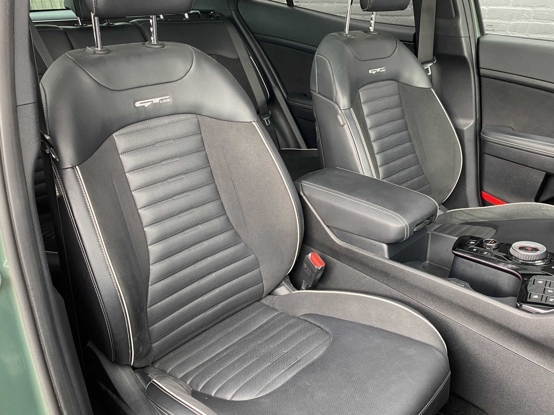 Kia Sportage 1.6 T-GDi Plug-in Hybrid AWD GT-PlusLine | dealer onderh. | panoramadak | trekhaak | leder interieur | navigatie