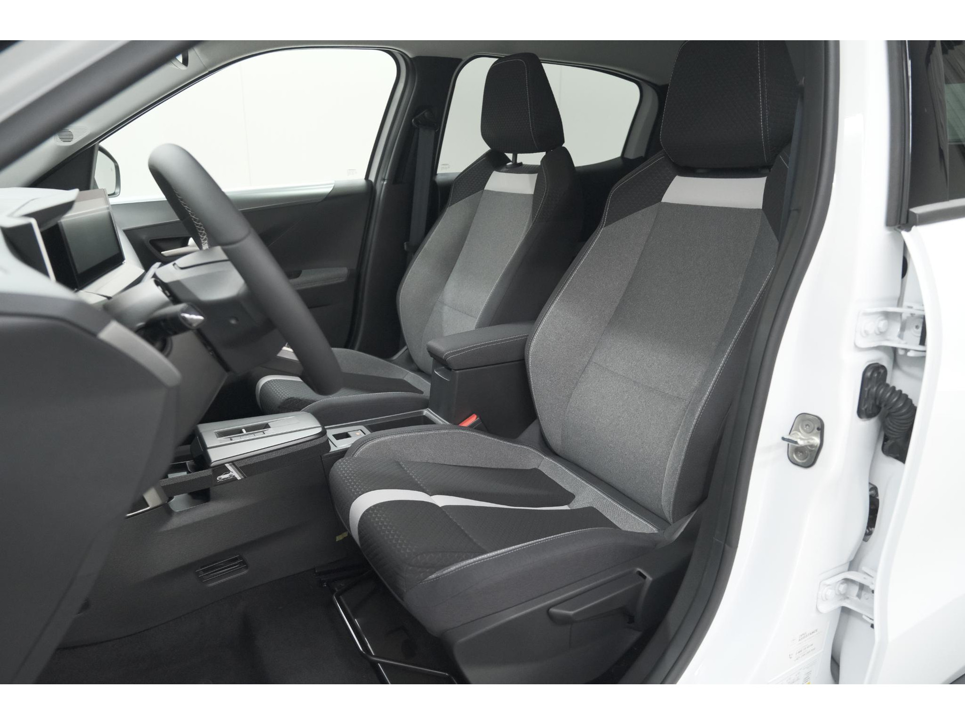Opel Frontera 1.2 Turbo Hybrid 145 GS | 7 Zitplaatsen | Camera | Dodehoekdetectie | Navigatie