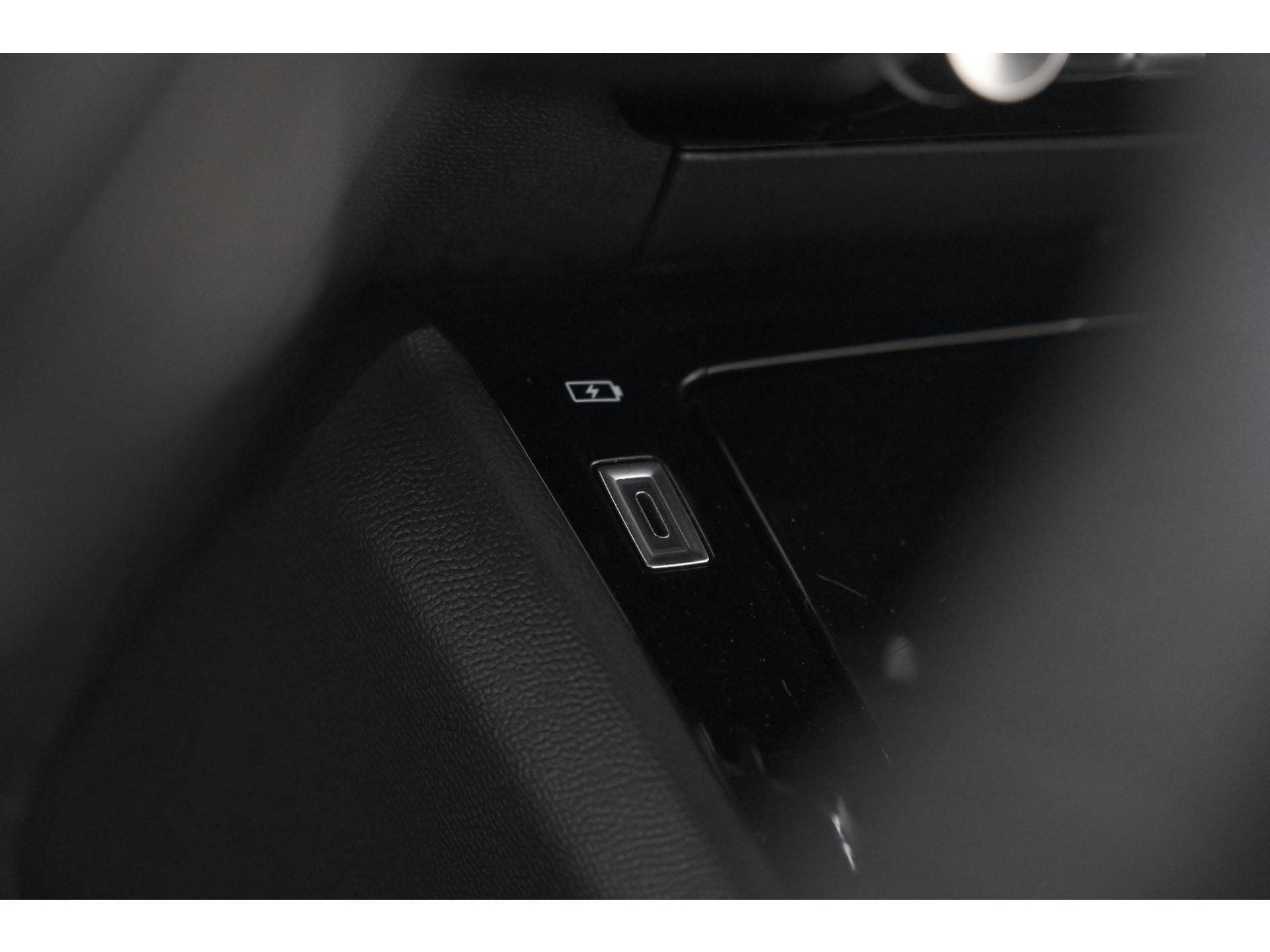 Peugeot 208 PureTech 100 EAT8 Allure Pack | Camera | Apple Carplay | Parkeersensoren | Stoelverwarming