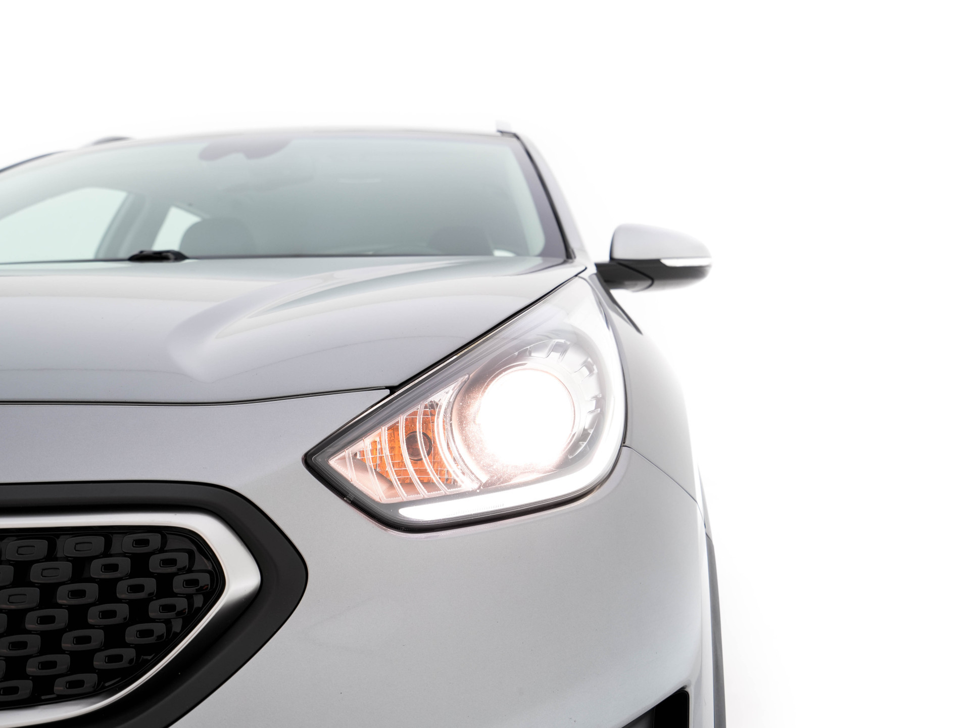 Kia Niro 1.6 GDi Hybrid ExecutiveLine Eco-Hybrid (INCL-BTW) Aut. *LEATHER-FABRIC | NAVI-FULLMAP | KEYLESS | CAMERA | COMFORTSEATS | DIGI-COCKPIT | LANE-ASSIST | ECC | CARPLAY | PDC | TOWBAR | 16''ALU*