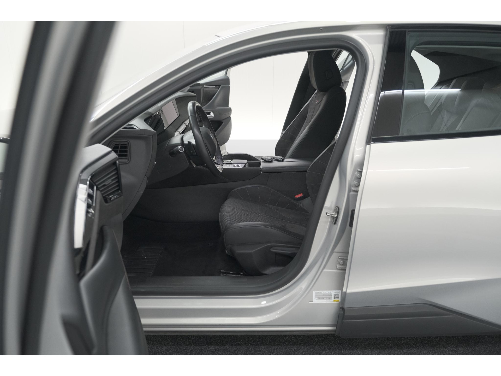 DS 4 PureTech 130 EAT8 Performance Line | Camera | Apple Carplay | Alcantara® bekleding | Parkeersensensoren