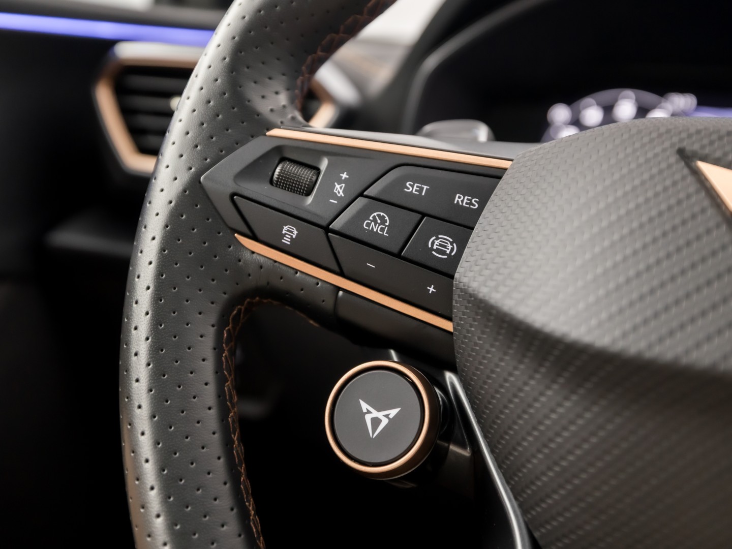 CUPRA Leon 1.5 TSI Sport 150Pk Automaat (APPLE CARPLAY, GROOT NAVI, KUIPSTOELEN, SENNHEISER AUDIO, CAMERA, STUUR/STOELVERWARMING, GETINT GLAS, NIEUWSTAAT)