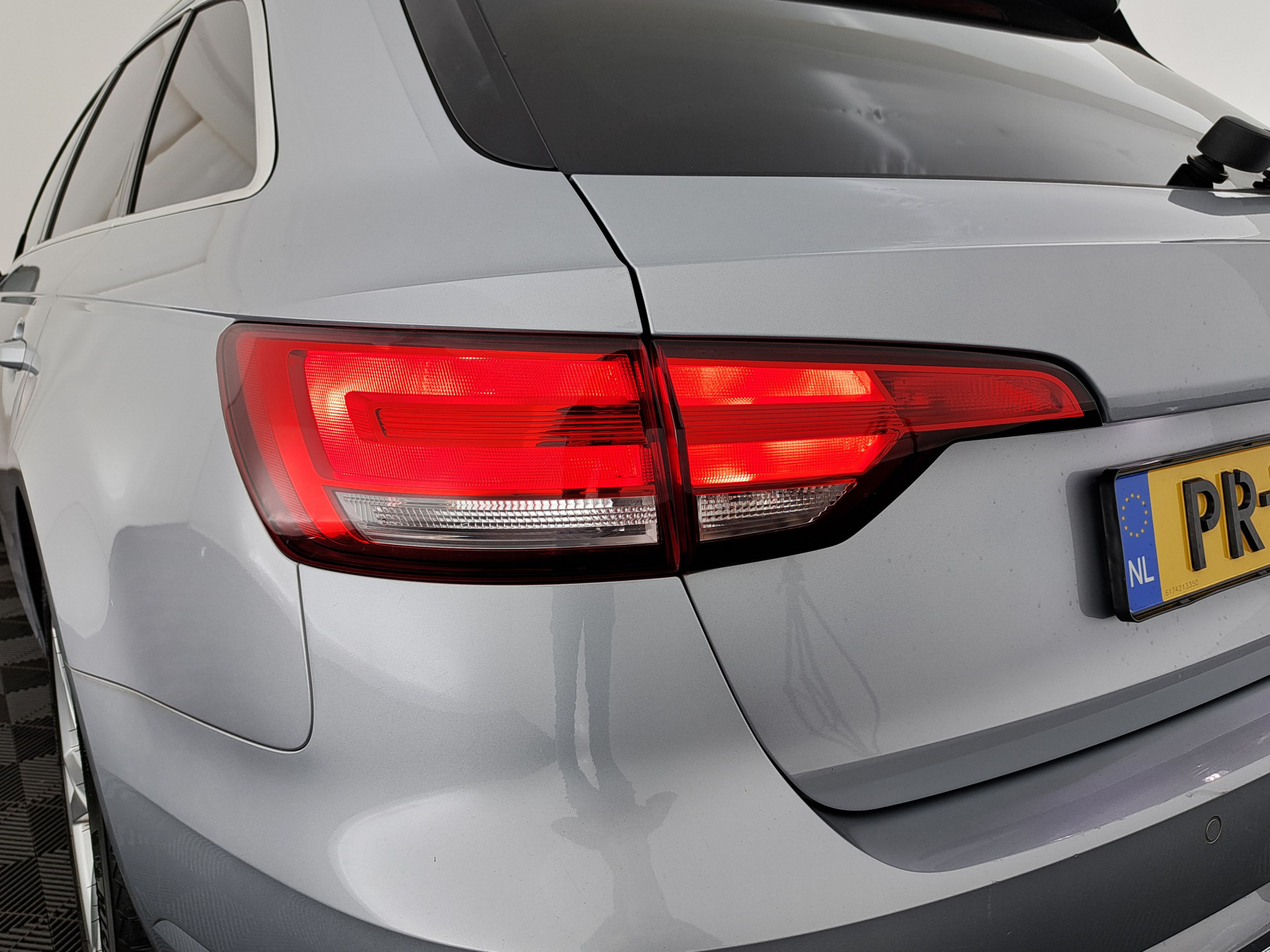 Audi A4 Avant 2.0 TDI Ultra Sport Pro Line S (INCL-BTW) Aut. *DIGI-COCKPIT | FULL-LED | NAVI-FULLMAP | HEATED-SPORTSEATS | ECC | KEYLESS | SHIFTPADDLES | CRUISE | TOWBAR | 17"ALU*