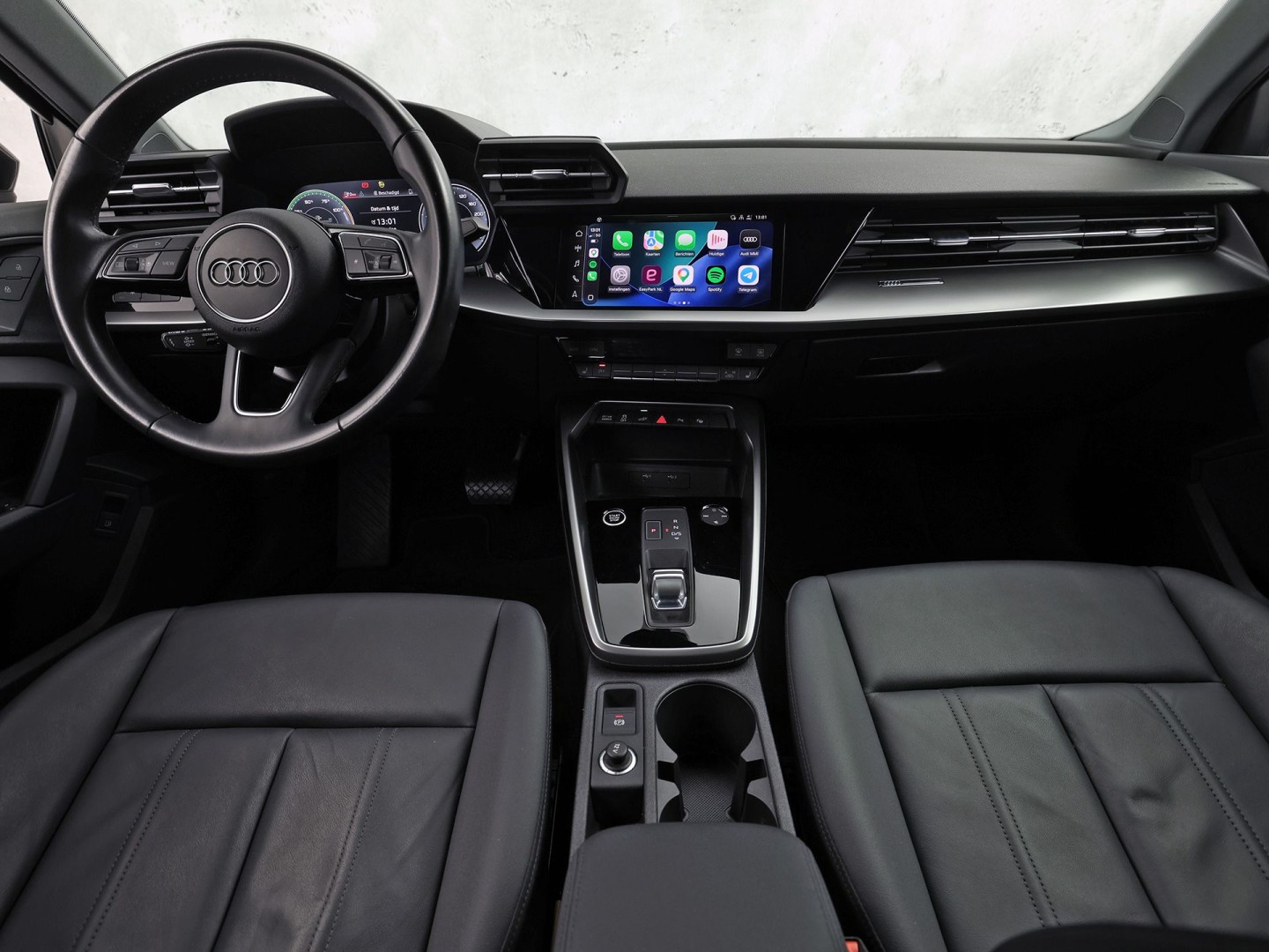 Audi A3 Sportback 40 TFSI e Sport 204Pk Automaat (APPLE CARPLAY, GROOT NAVI, LEDER, STOELVERWARMING, SPORTSTOELEN, ADAPTIVE CRUISE, GETINT GLAS, NIEUWSTAAT)