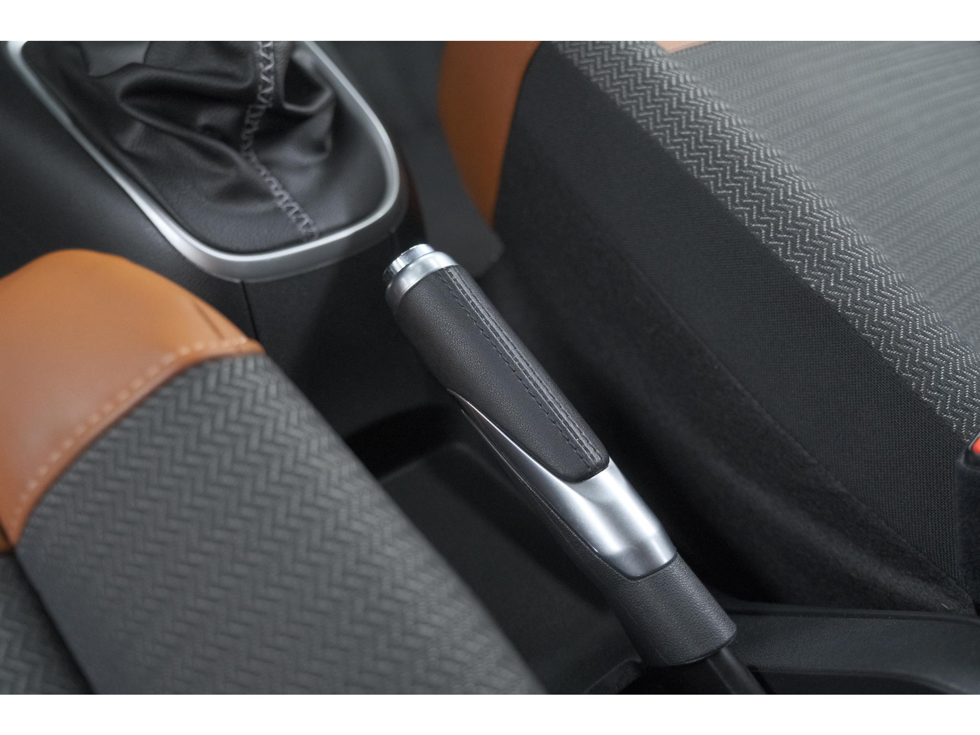 Citroen C3 PureTech 110 S&S Shine | Trekhaak | Parkeersensoren | Navigatie | Apple Carplay