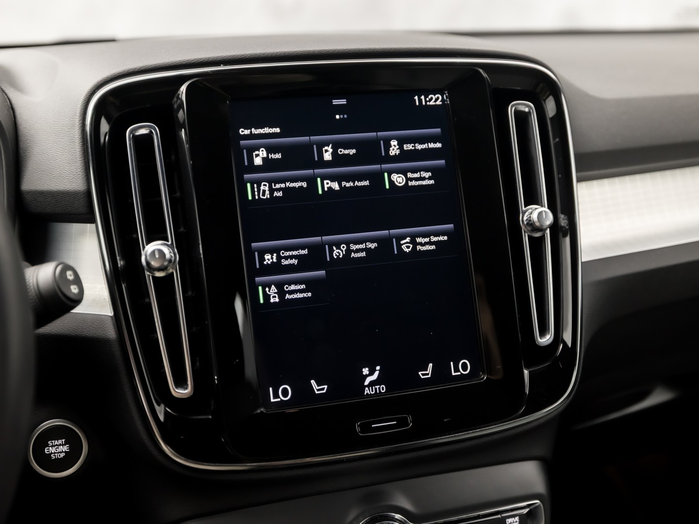 Volvo XC40 1.5 T5 Recharge Sport 262Pk Automaat (BLACK PACK, APPLE CARPLAY, GROOT NAVI, ZWART HEMEL, STUUR/STOELVERWARMING, SPORTSTOELEN, GETINT GLAS, LANE ASSIST, NIEUWE APK, NIEUWSTAAT)