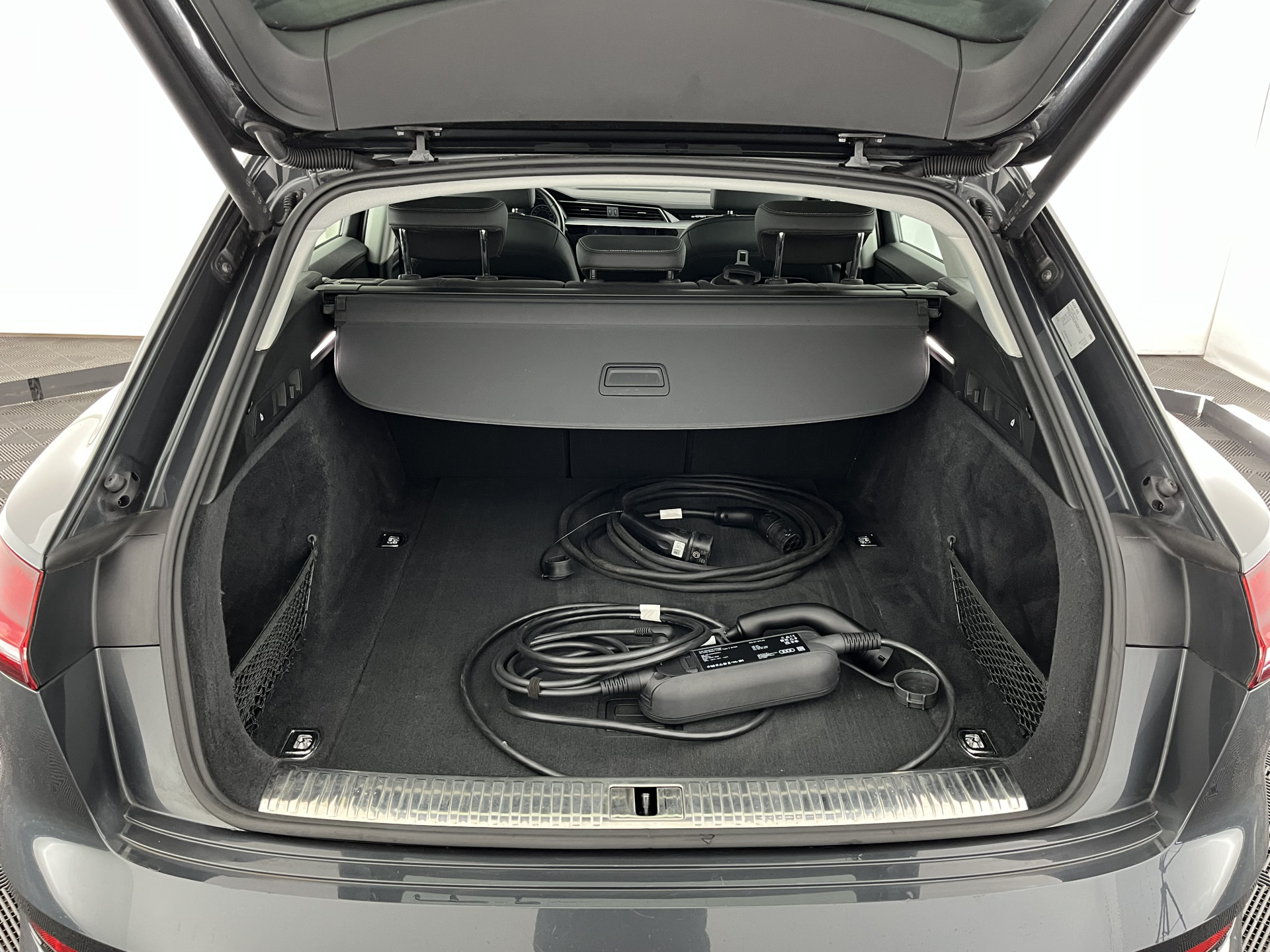 Audi e-tron 55 quattro Advanced edition Plus 95 kWh [3-Fase] {SOH-93%} (INCL-BTW) Aut.*LEATHER | ADAPTIVE-CRUISE | FULL-LED | DIGI-COCKPIT | KEYLESS | MEMORY-PACK | CAMERA | NAVI-FULLMAP | SHIFT-PADDLES | DAB+ | HEATED-COMFORTSEATS | DRIVE-SELECT | 20''AL