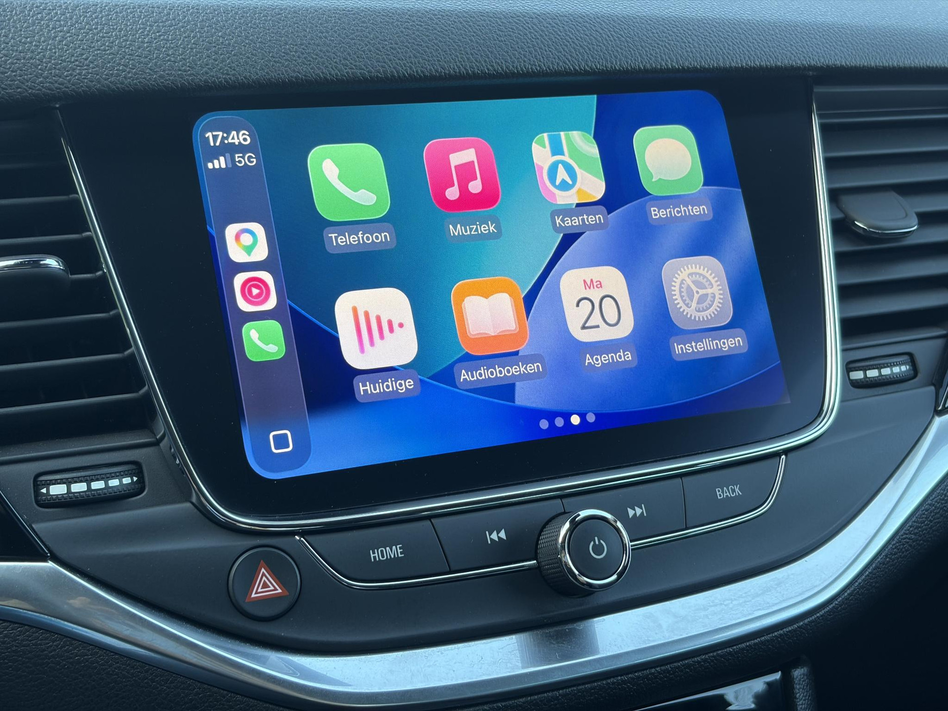 Opel Astra 1.2 Launch Elegance 2e Eigenaar,Camera,Stoelverw-Stuurverw,110pk,Navi,Carplay,Halfleder,Elekt.Stoel,6 Bak,Clima,Cruise,Lm velgen,Pdc V+A,N.A.P,Net beurt gehad,Apk tot 09-2028