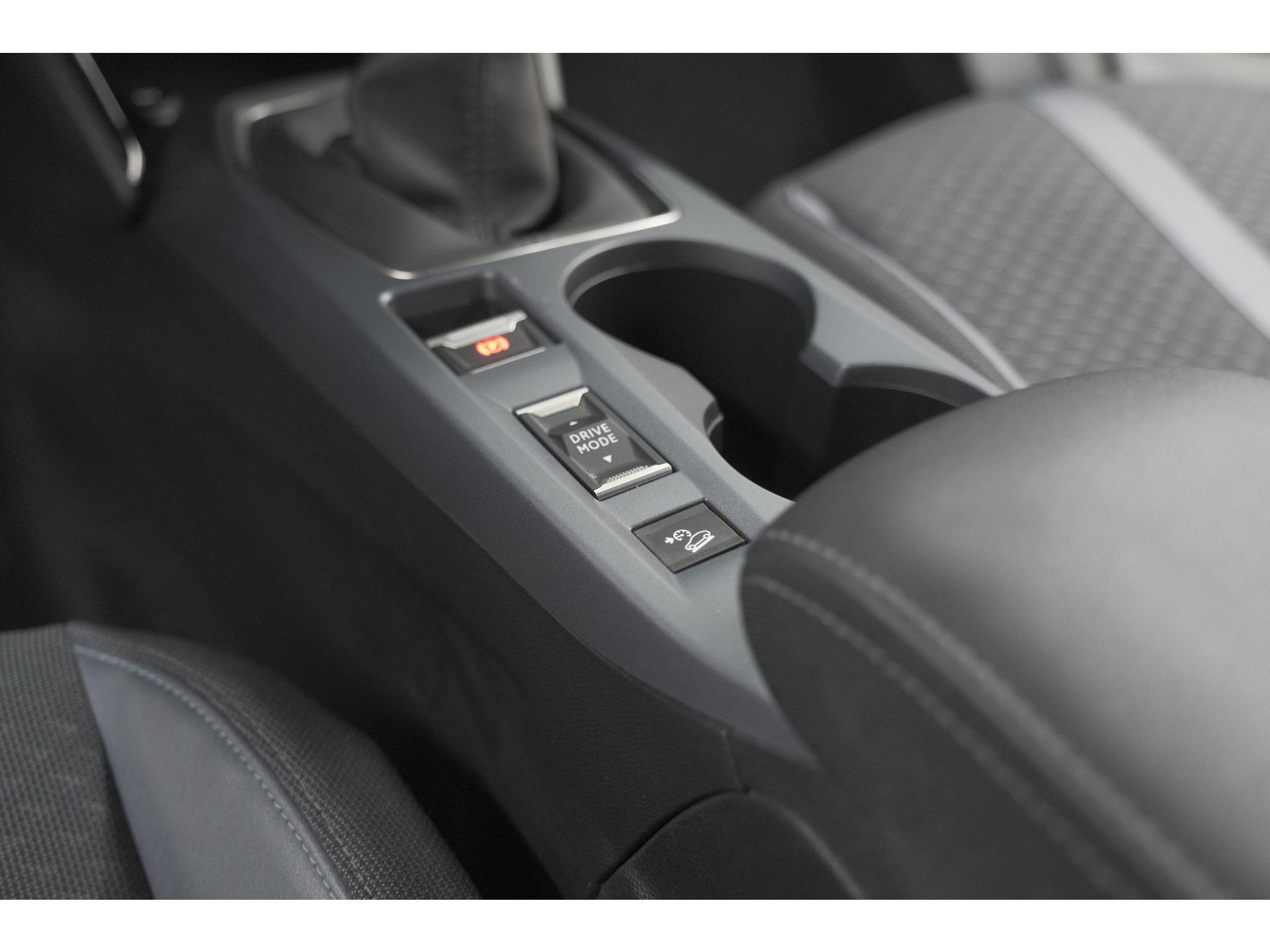 Peugeot 2008 PureTech 130 Allure | Trekhaak | Camera | Navigatie | Parkeersensoren