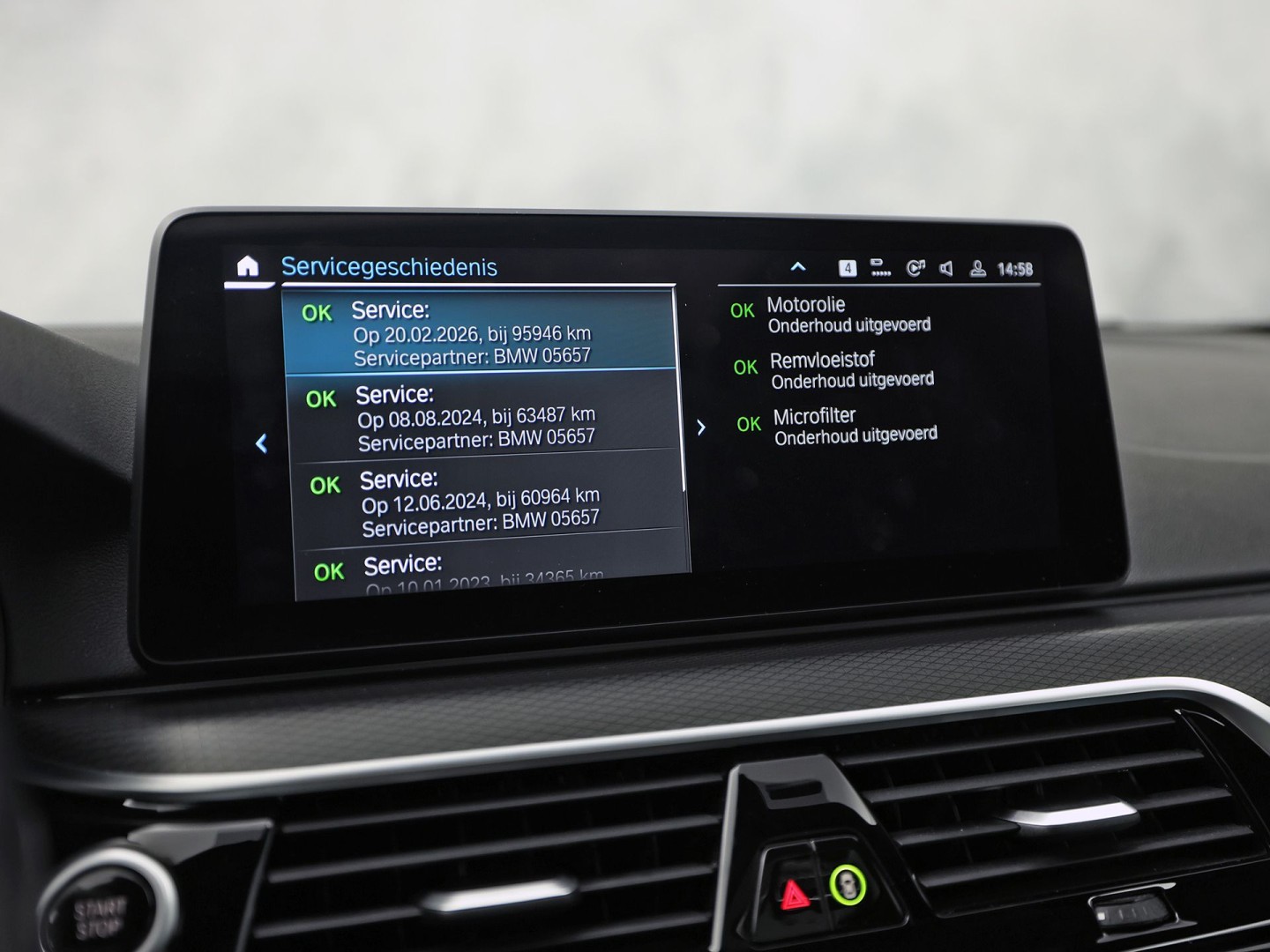 BMW 5 Serie 530e M Sport High Executive 293Pk (PANORAMADAK, M PAKKET, LASER LED, HEAD-UP DISPLAY, 360 CAMERA, MEMORY SEATS, HARMAN/KARDON, TREKHAAK ELEKTRISCH, STOELVERWARMING ACHTER, DISPLAY KEY, NIEUWSTAAT)