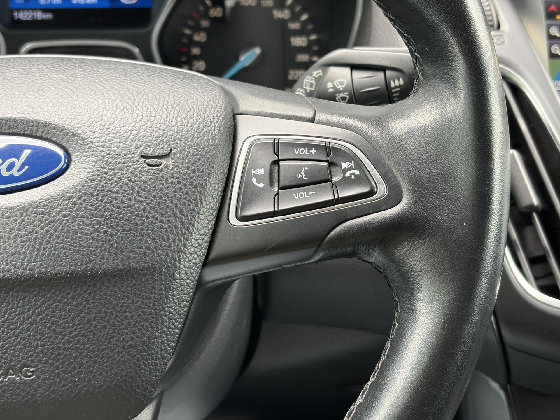 Ford Focus Wagon 1.5 Titanium Edition 1e Eigenaar,150pk,Navi,Camera,6 Bak,Stoelverw,Stuurverw,Leder,Lm velgen,Pdc V+A,Elekt.stoelen,Recent beurt gehad,Apk tot 03-2027
