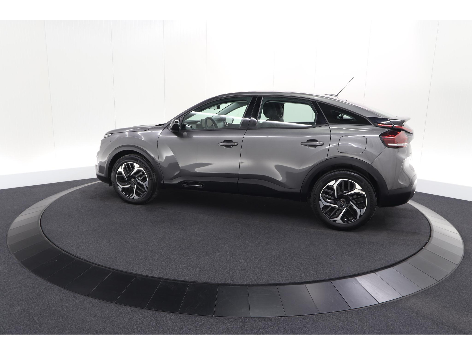 Citroen C4 Puretech 130 Feel Pack | Head-Up Display | Camera | Navigatie | Keyless Entry