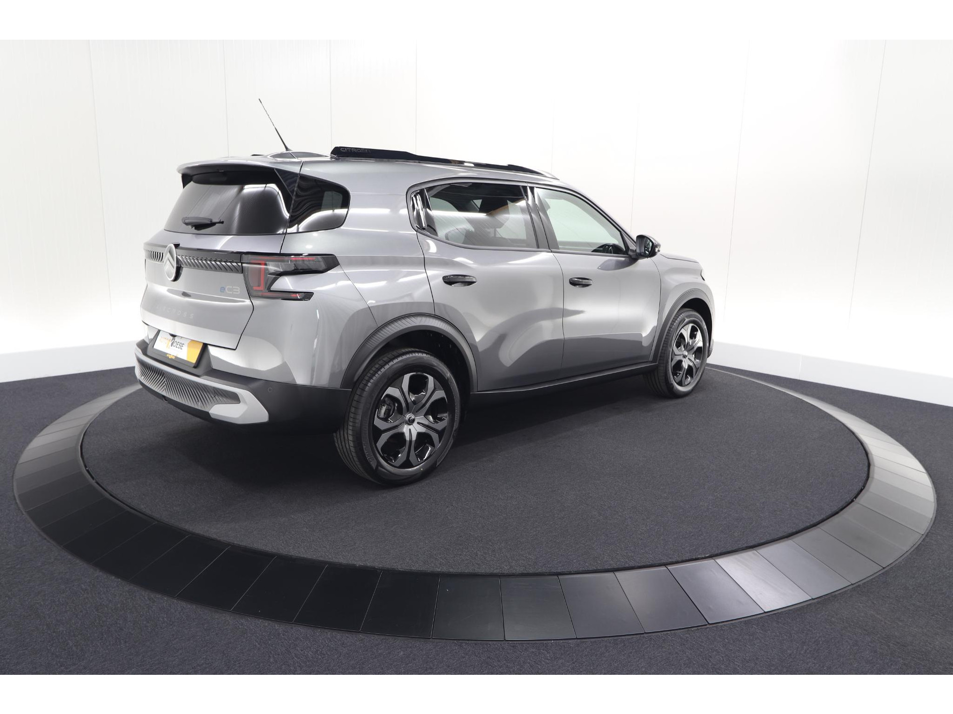 Citroen Ë-C3 Aircross Plus 113pk Extended Range 54 kWh | 11 KW Lader | Camera | Apple CarPlay | Parkeersensoren