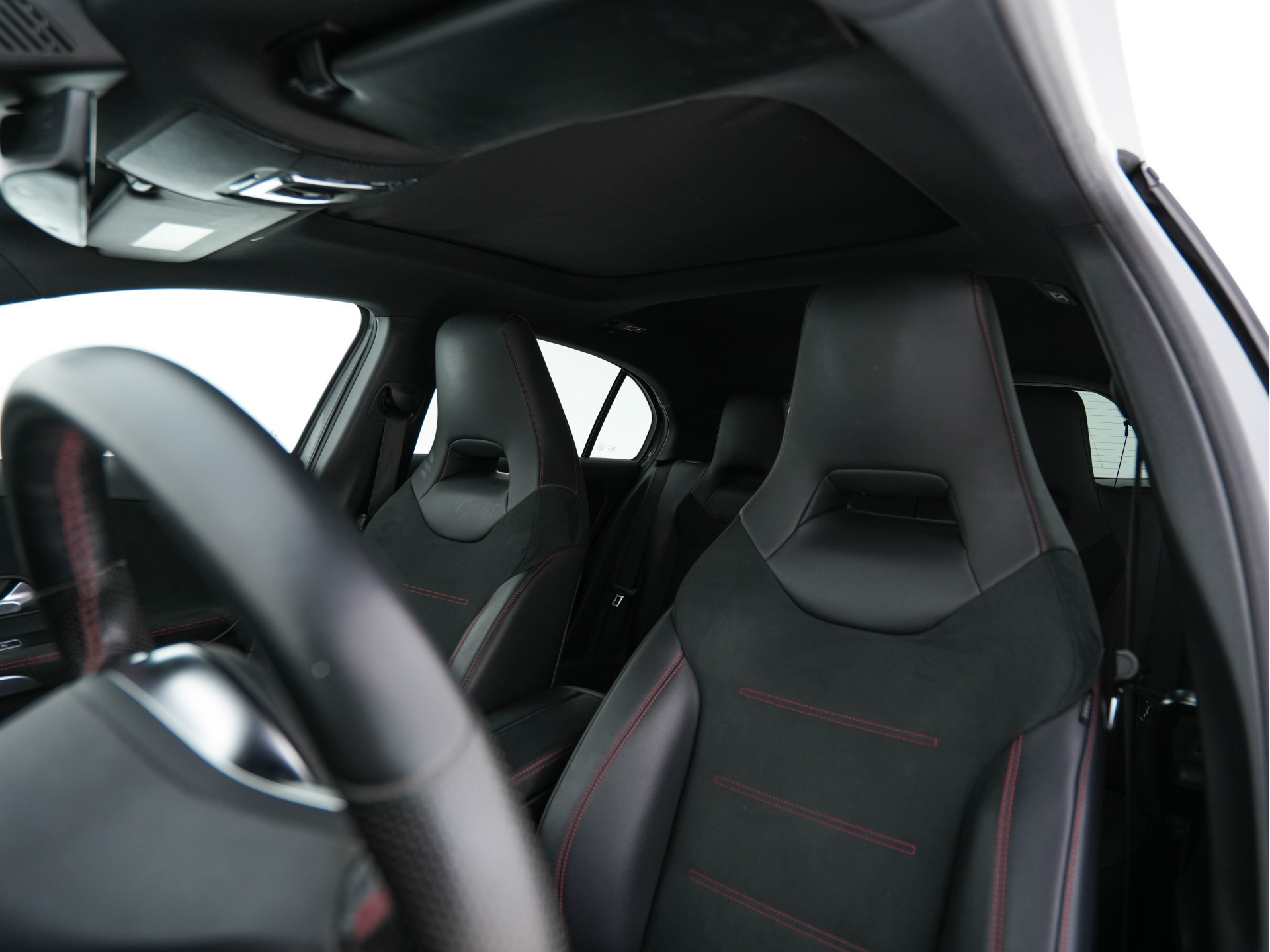 Mercedes-Benz A-klasse 180 AMG-Sport-Pack Business Solution *PANO | WIDESCREEN-DIGI-COCKPIT | FULL-LED | LEATHER-MICROFIBRE | CAMERA | ECC | PDC | CRUISE | HEATED-SPORTSEATS | PRIVACY-GLASS | 18"ALU*