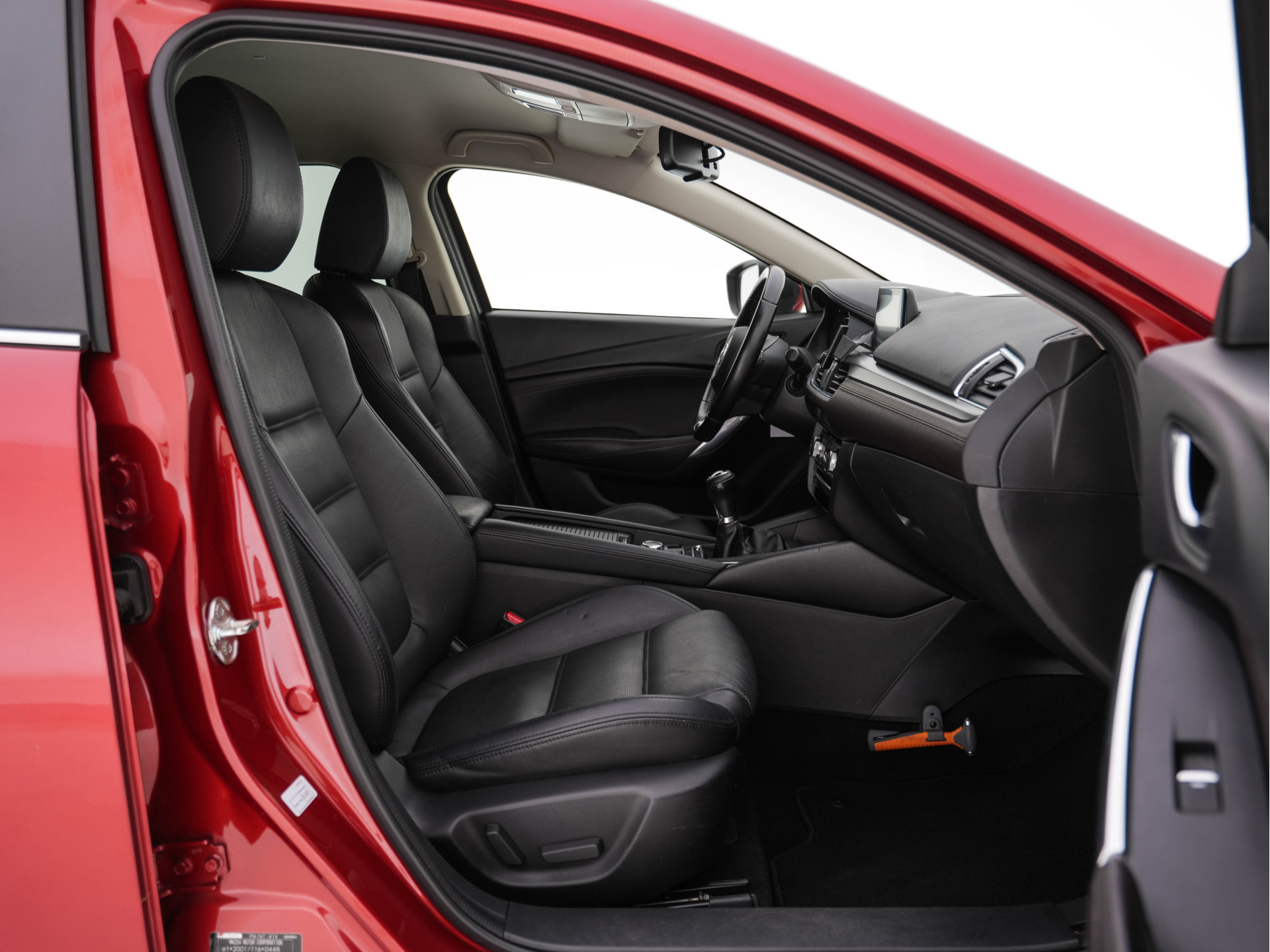 Mazda 6 Sportbreak 2.2D SkyActiv-D 150 Skylease GT (INCL-BTW) *LEATHER | FULL-LED | NAVI-FULLMAP | MEMORY-PACK | BOSE-AUDIO | BLIND-SPOT | CAMERA | KEYLESS | ECC | HEATED-SPORTSEATS | PDC | CRUISE | 17"ALU*