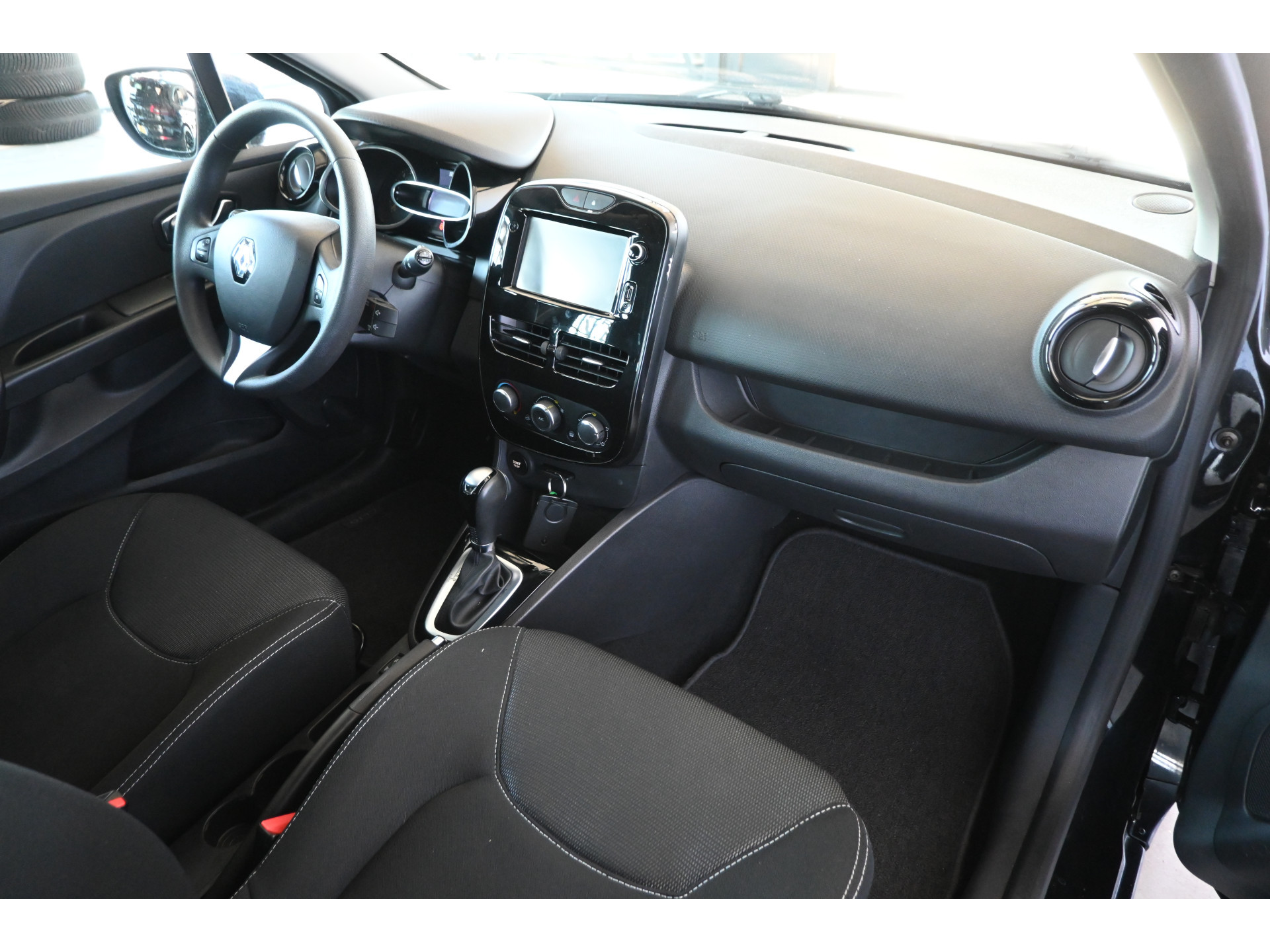 Renault Clio 1.2 Dynamique Automaat Airco Navigatie Cruise Control Goed Onderhouden! Inruil Mogelijk!