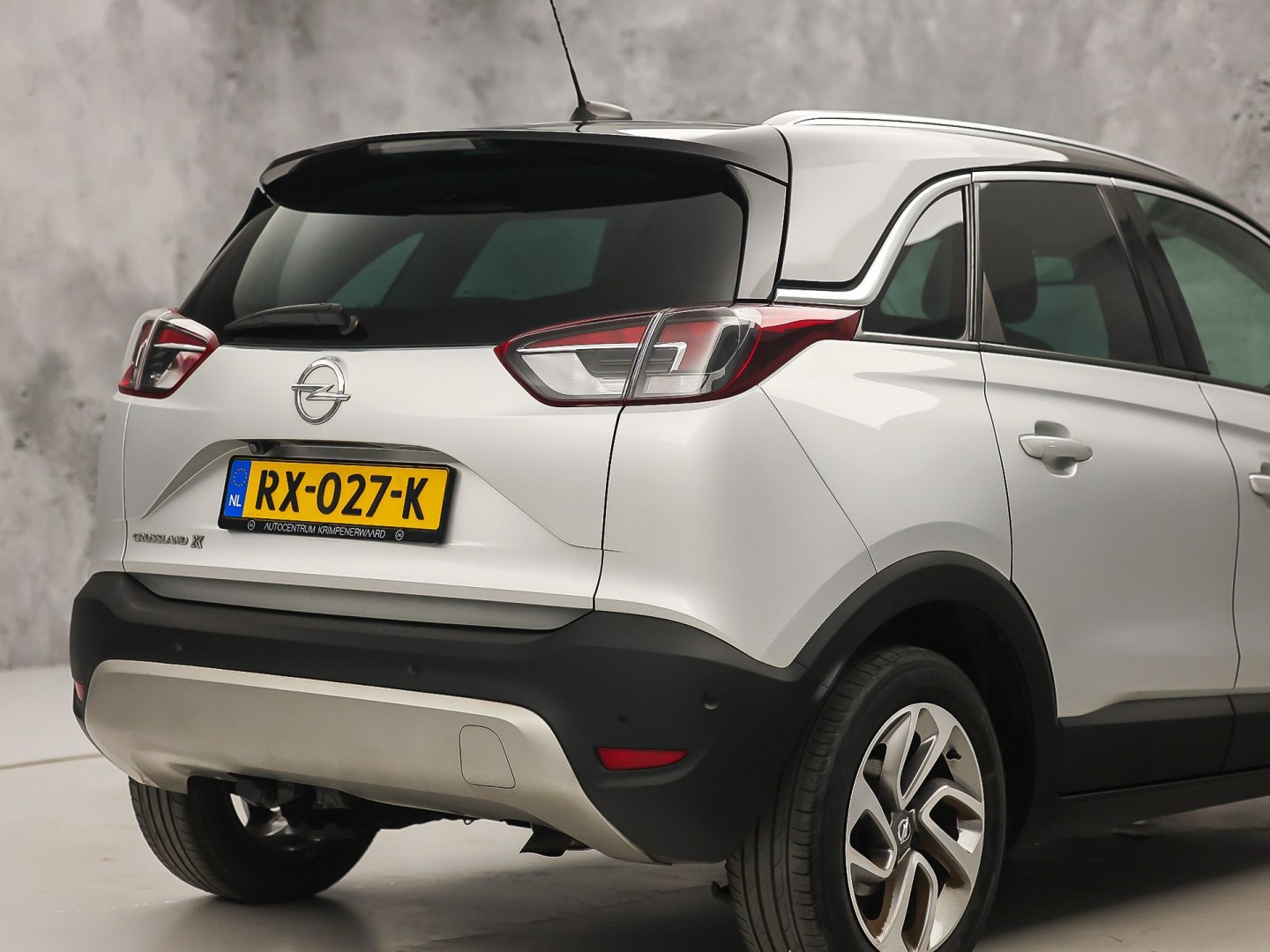 Opel Crossland X 1.2 Turbo Innovation (APPLE CARPLAY, GROOT NAVI, CLIMATE, 360 CAMERA, STUUR/STOELVERWARMING, SPORTSTOELEN, GETINT GLAS, CRUISE, NIEUWSTAAT)