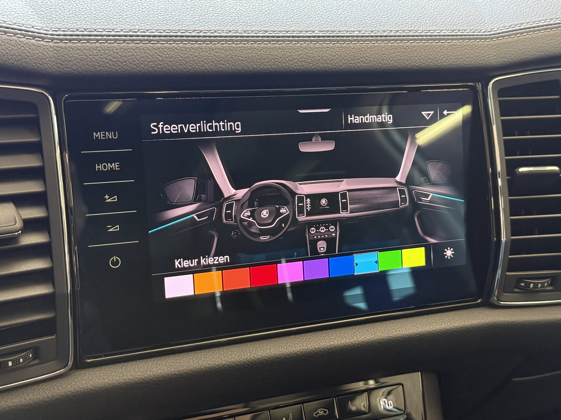 ŠKODA Kodiaq 1.5 TSI Business Edition | Panoramadak | Trekhaak | Apple Carplay | Dakdragers