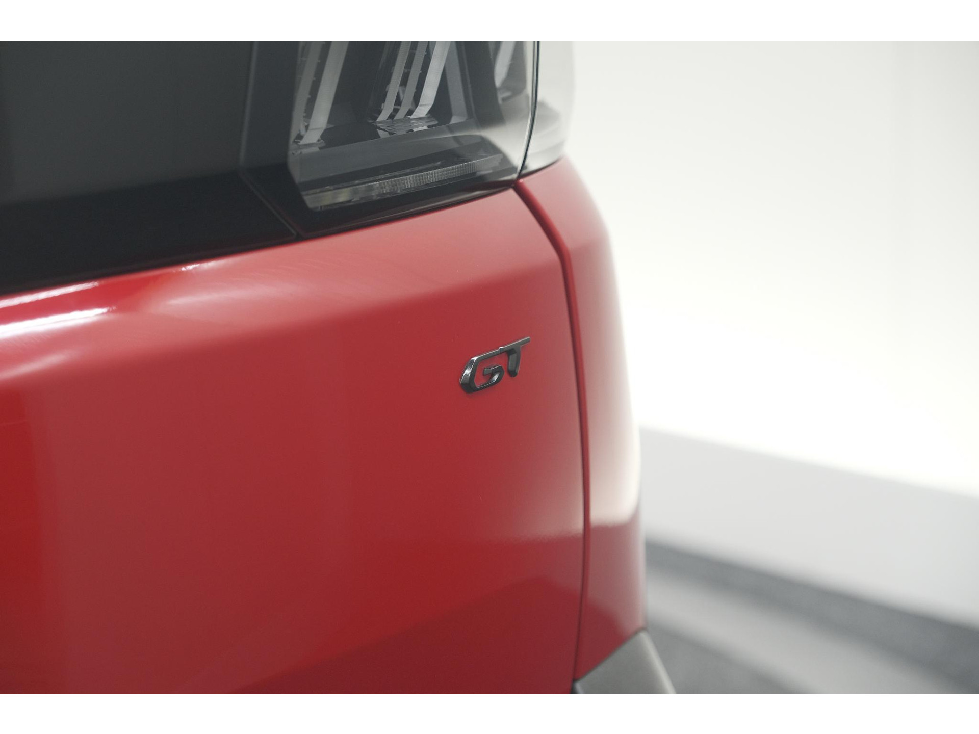 Peugeot 5008 PureTech 130 EAT8 GT Black Pack | Elektrische Kofferklep | Camera | Adaptieve Cruise Control | Dodehoekdetectie