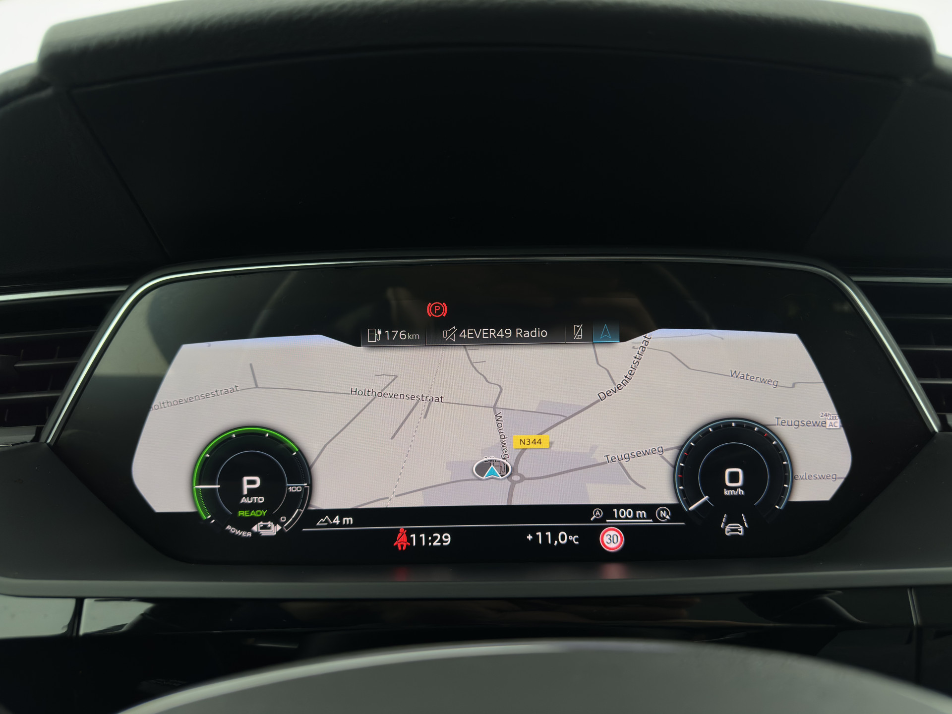 Audi e-tron 55 quattro Business edition Plus 95 kWh [ 3-Fase ] {SOH-88%} (INCL-BTW) *PANO | LUXURY-LEATHER | ADAPTIVE-CRUISE | FULL-LED | DIGI-COCKPIT | KEYLESS | MEMORY-PACK | CAMERA | NAVI-FULLMAP | SHIFT-PADDLES | DAB+ | COMFORT-SEATS | 20''ALU*