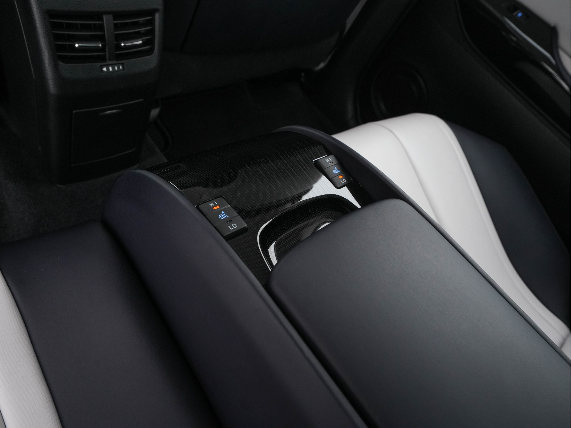 Toyota Mirai FCV Executive [ HYDROGEN ] [INCL-BTW] Aut. *LEATHER | FULL-LED | JBL-SOUNDSYSTEM | CAMERA | KEYLESS | MEMORY-PACK | ADAPTIVE-CRUISE | BLIND-SPOT |  DAB | NAVI-FULLMAP | DIGI-COCKPIT | COMFORT-SEATS | LANE-ASSIST