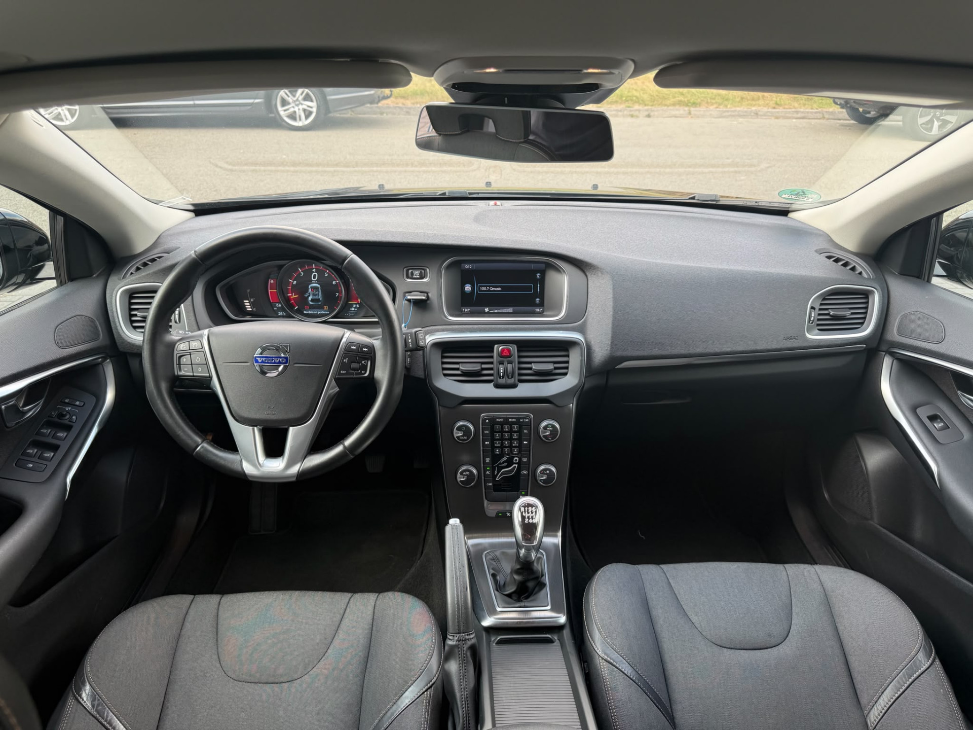 Volvo V40 Cross Country 1.6 T4 Momentum | 2E EIGENAAR | 3/6 OF 12 MND GARANTIE | NAVI | CRUISE |TREKHAAK | DEALER ONDERHOUDEN |