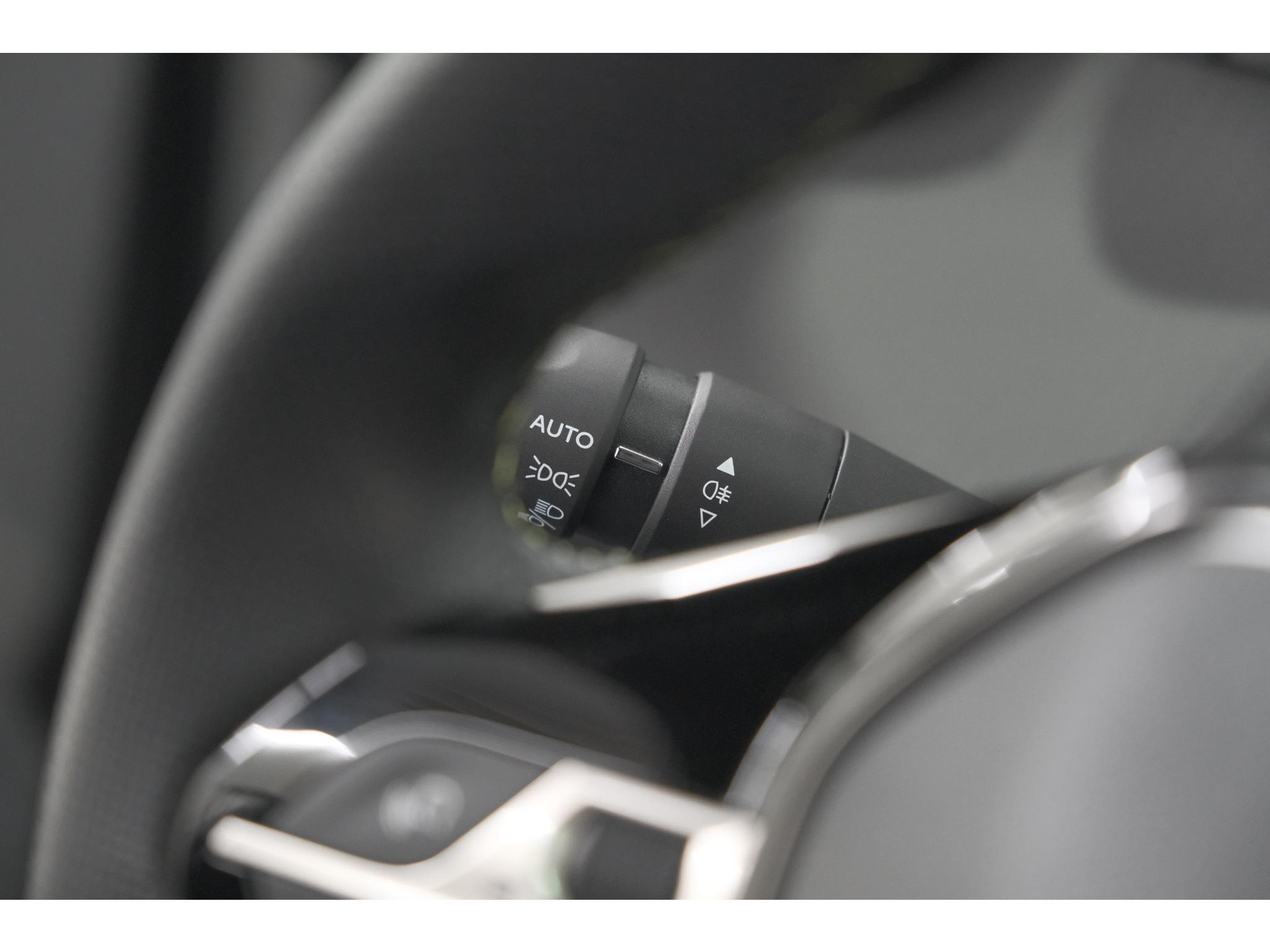 Peugeot e-2008 EV GT Avantage 54 kWh | 96.8% SOH | 11 KW Lader | 360 Camera | Panoramadak | Dodehoekdetectie