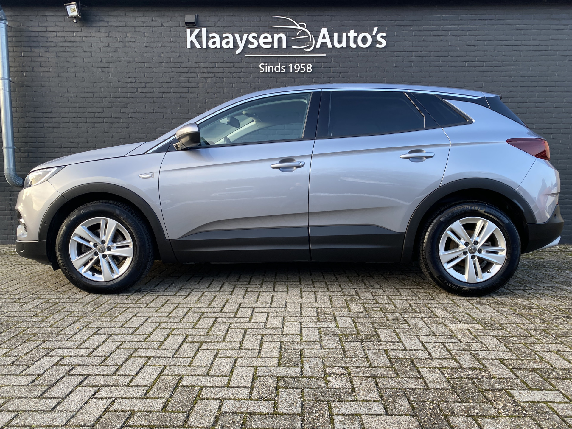 Opel Grandland X 1.2 Turbo Business Executive 130 pk | 1e eigenaar | dealer onderh. | leder interieur | navigatie | camera | carplay