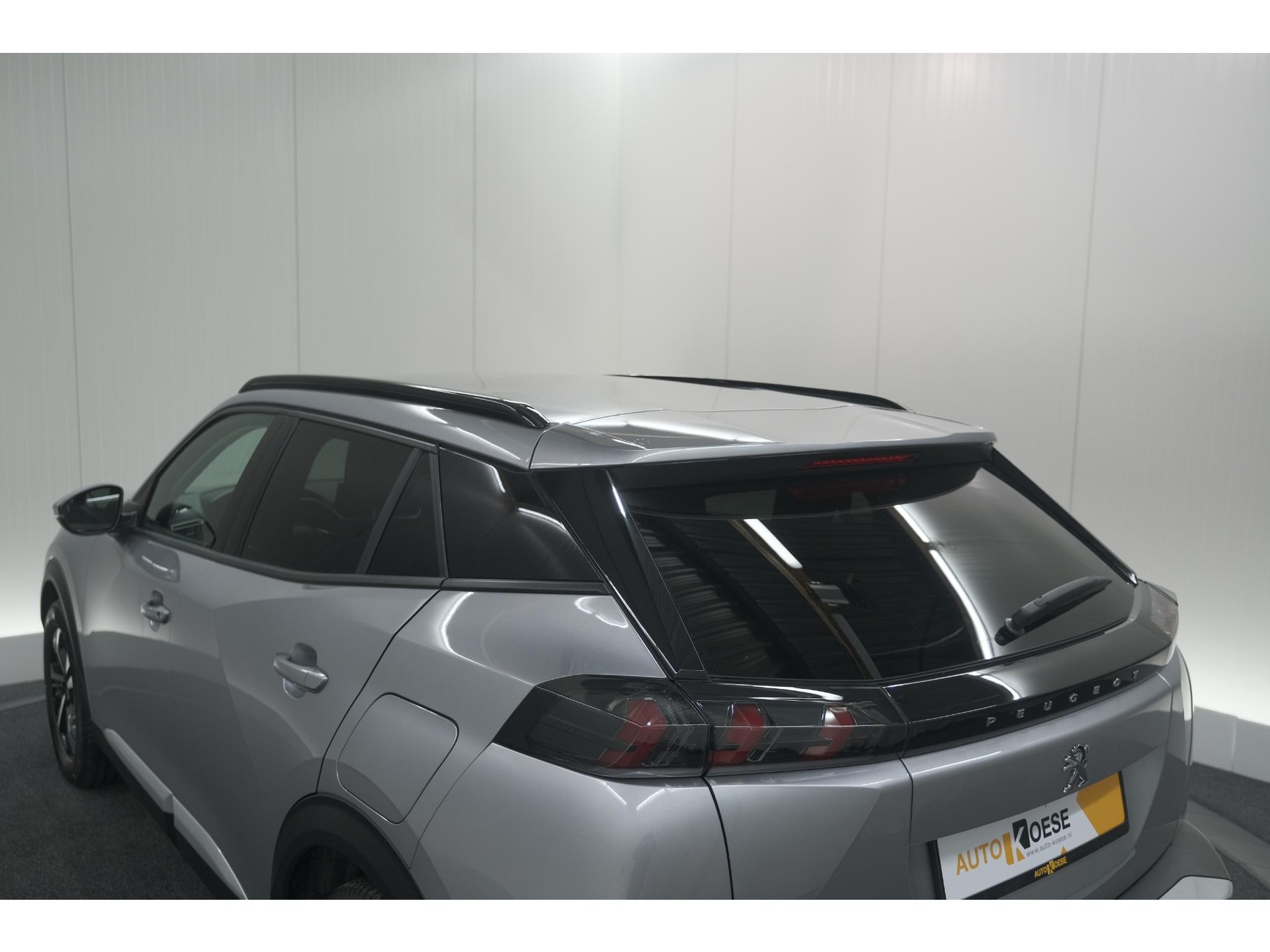 Peugeot e-2008 EV Allure 50 kWh | SOH=96.7 % | 3 Fase Laadfunctie | Camera | Navigatie | Parkeersensoren | Apple Carplay