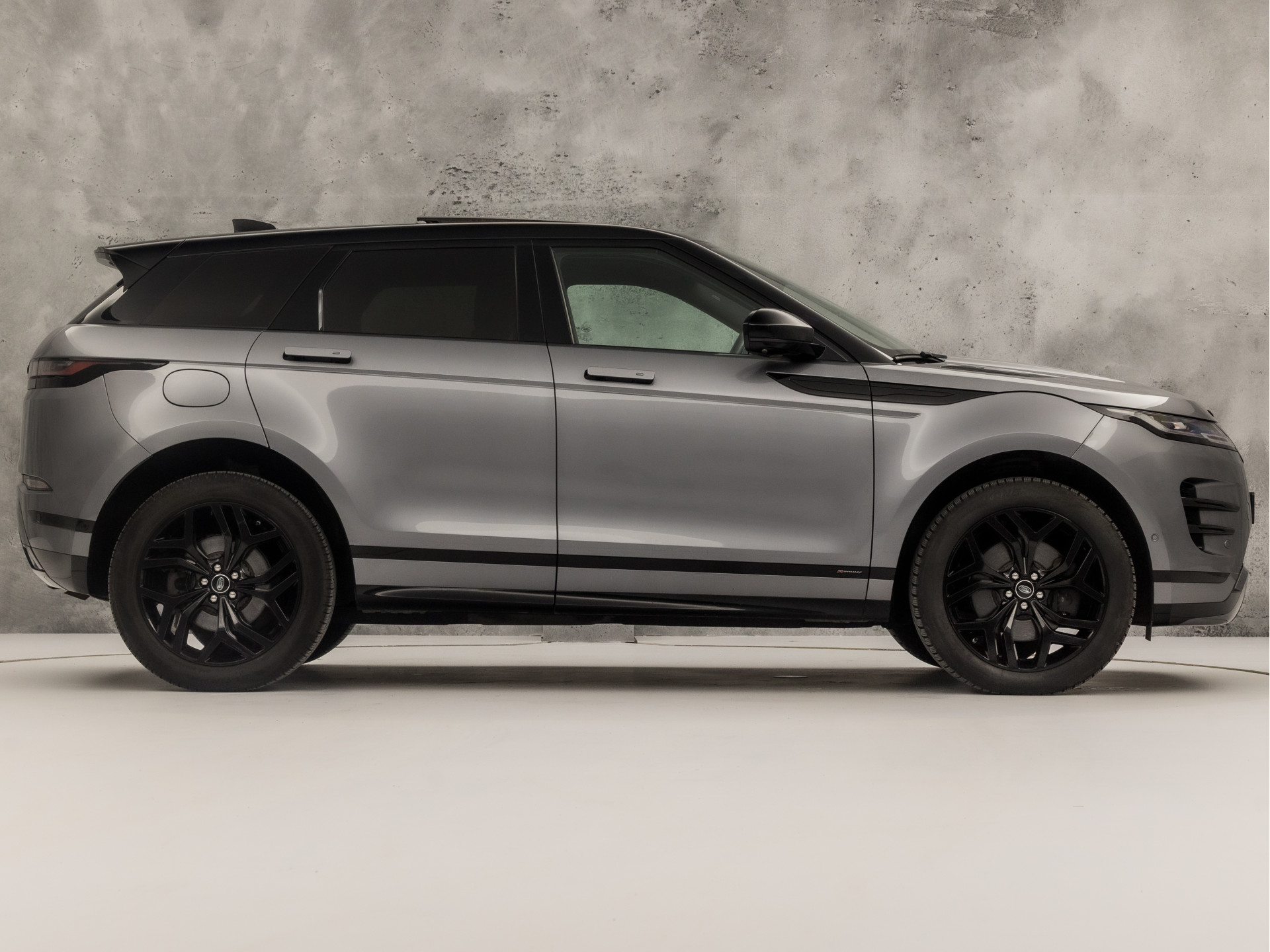 Land Rover Range Rover Evoque 1.5 P300e AWD R-Dynamic SE 309Pk Automaat (PANORAMADAK, APPLE CARPLAY, 360 CAMERA, MERIDIAN AUDIO, MEMORY SEATS, STUUR/STOELVERWARMING, ADAPTIVE CRUISE, VIRTUAL DASHBOARD, NIEUWSTAAT)