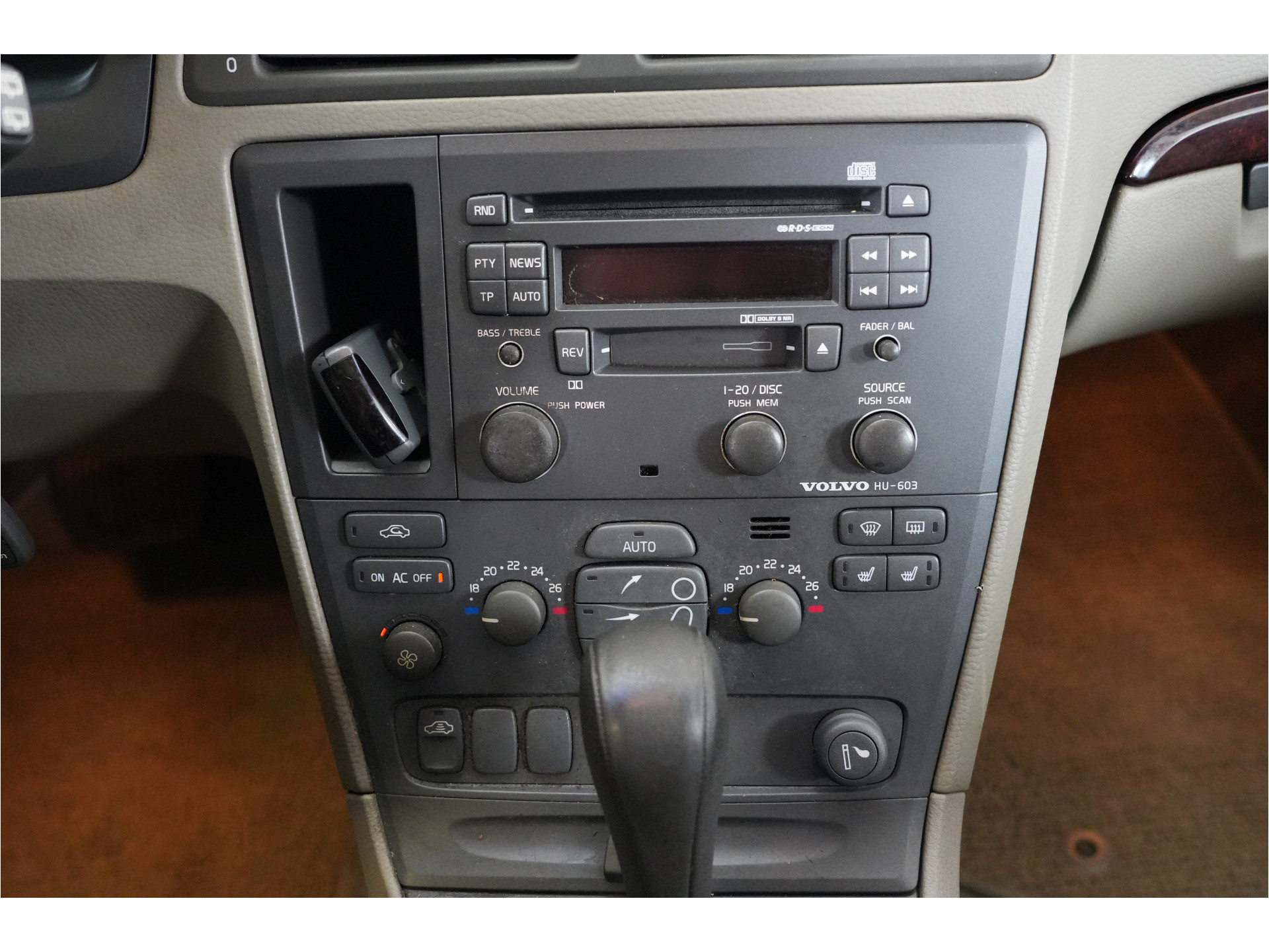Volvo V70 Cross Country 2.4 T Geartr. Comf. | Blijvend Youngtimer | Trekhaak | Lage stand |