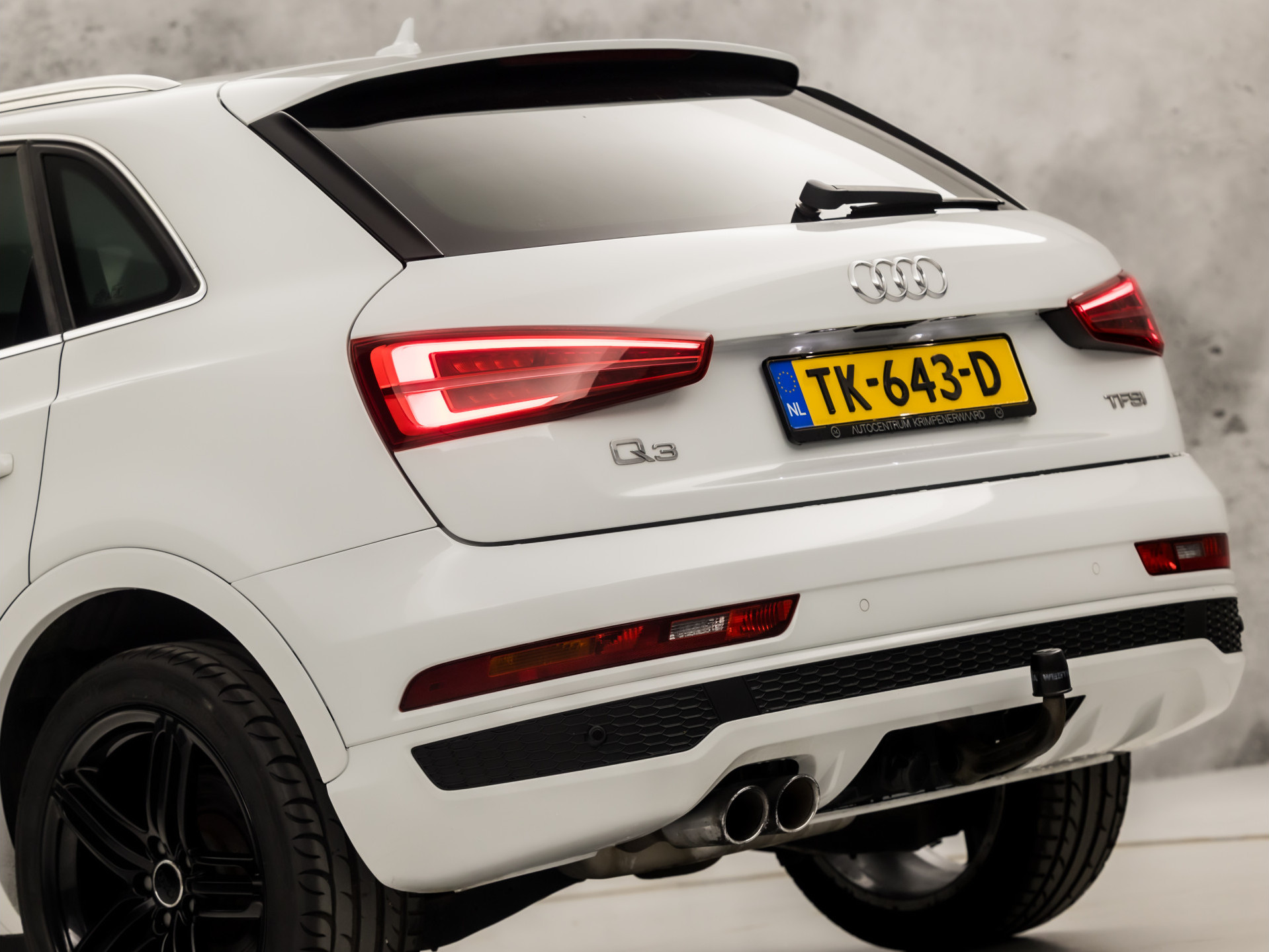 Audi Q3 1.4 TFSI S-Line Sport 150Pk Automaat (2X S-LINE, NAVIGATIE, LEDER, STOELVERWARMING, SPORTSTOELEN, GETINT GLAS, TREKHAAK, NIEUWE APK, NIEUWSTAAT)