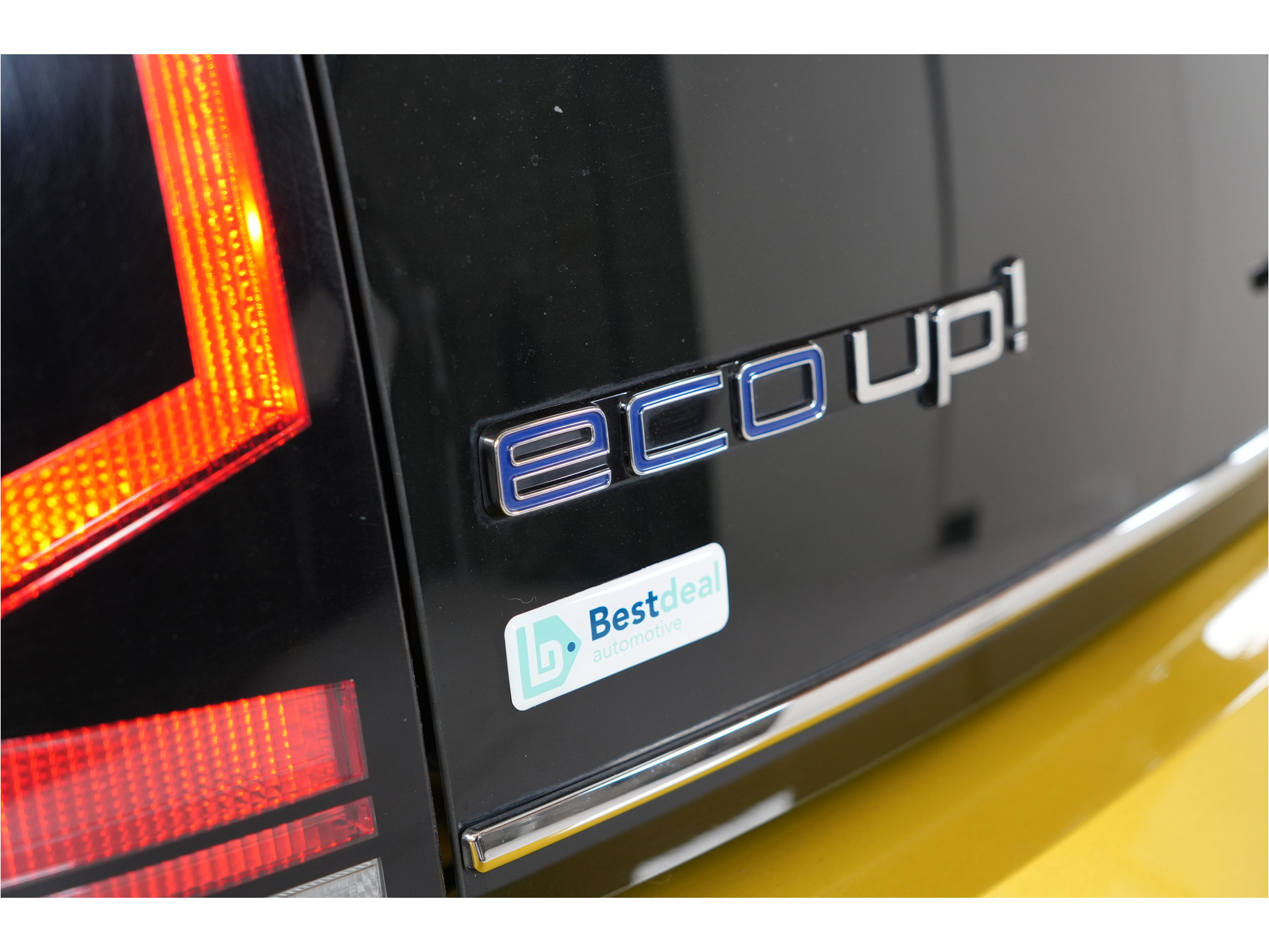 Volkswagen Up! 1.0 EcoFuel move up! | 5 drs. | Aardgas | Cruise | Stl. verw. | PDC | Climate | Lichtautomaat |
