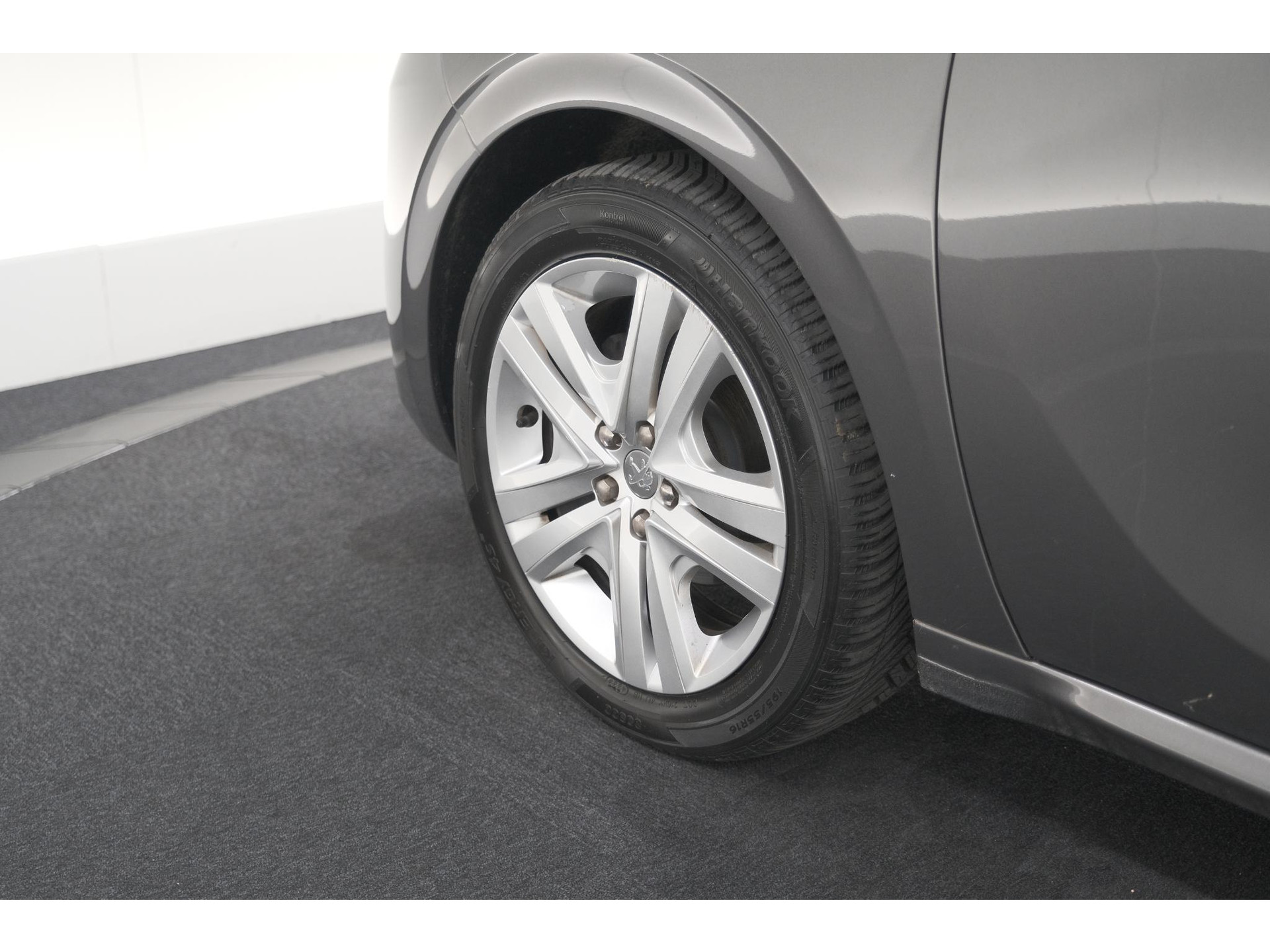 Peugeot 208 PureTech 82 Signature | Parkeersensoren | Apple Carplay | Navigatie