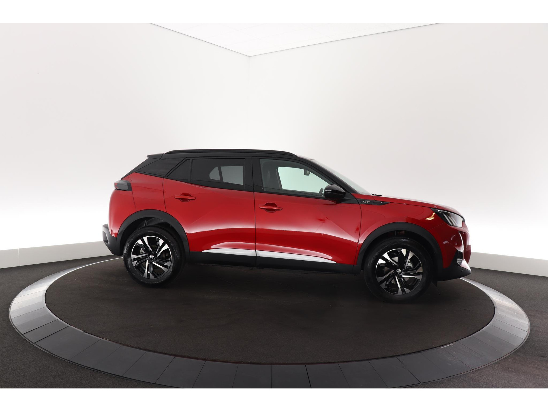 Peugeot 2008 PureTech 130 GT | Camera | Dodehoekdetectie | Navigatie | Parkeersensoren | Stoelverwarming