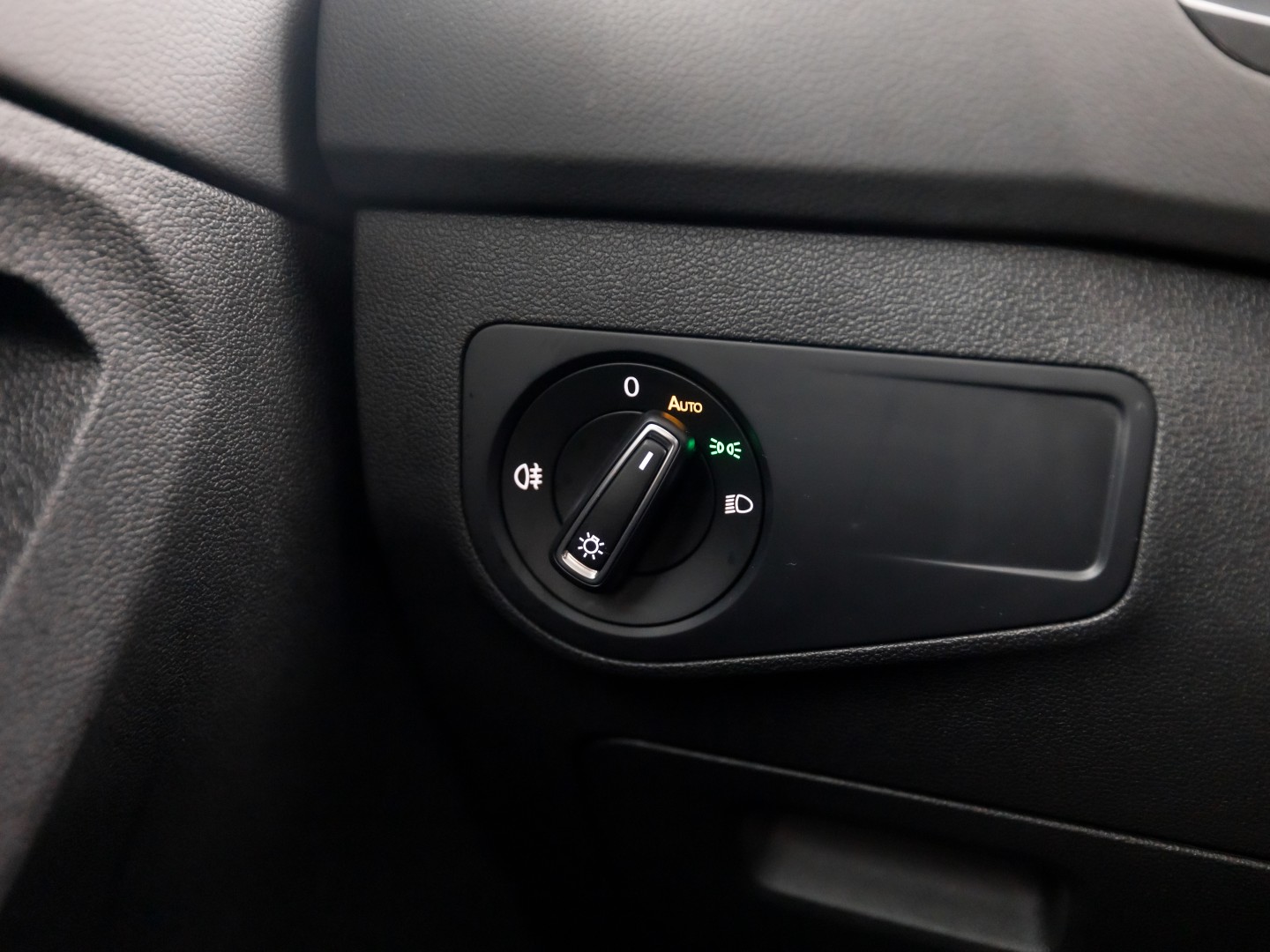Volkswagen Tiguan 1.5 TSI Life Sport 150Pk Automaat (VIRTUAL COCKPIT, APPLE CARPLAY, CLIMATE, KEYLESS, STOELVERWARMING, SPORTSTOELEN, GETINT GLAS, ELEK ACHTERKLEP, ALCANTARA, NIEUWE APK, NIEUWSTAAT)