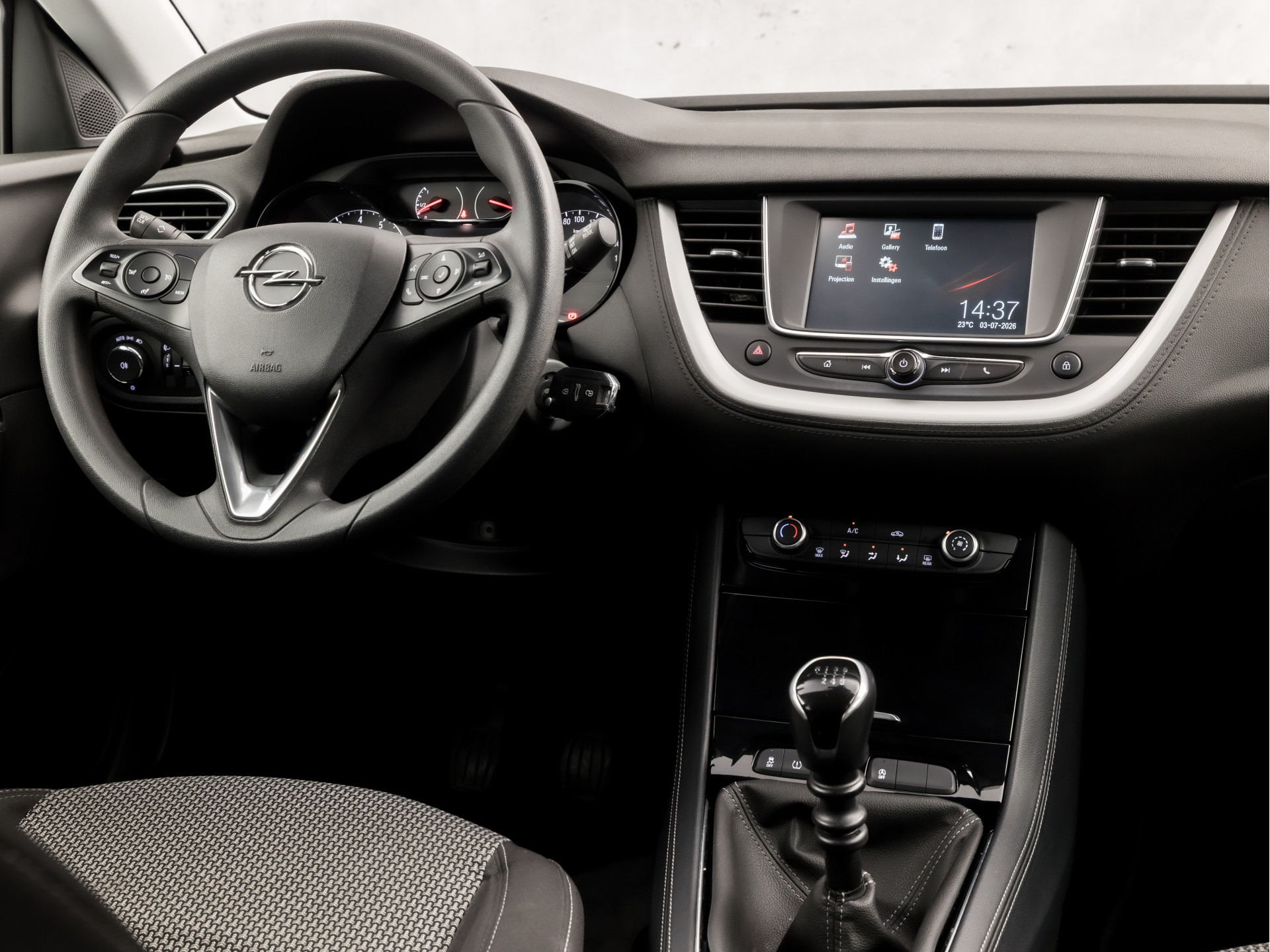 Opel Grandland X 1.2 Turbo Sport (APPLE CARPLAY, NAVIGATIE, GETINT GLAS, CRUISE, SPORTSTOELEN, ARMSTEUN, LM VELGEN, NIEUWE APK, NIEUWSTAAT)