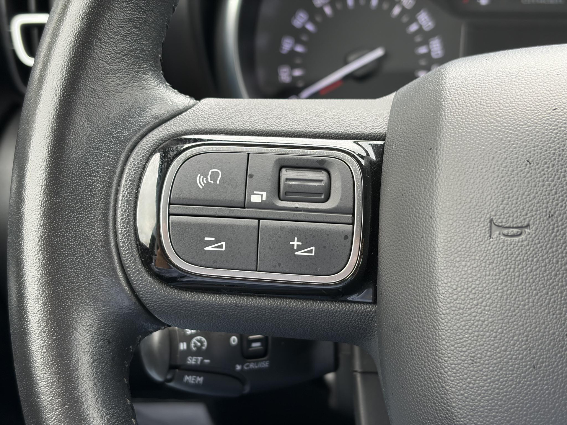 Citroen C3 Aircross 1.2 PureTech S&S Shine 1e Eigenaar l D-riem vv in 07-07-2025 l 360° Camera l Navi l Carplay l Net beurt gehad l Keyless l 17''Lmv l Rijstrooksensor l 110pk l Pdc V+A l 6 Bak l N.A.P l Apk tot 07-2027