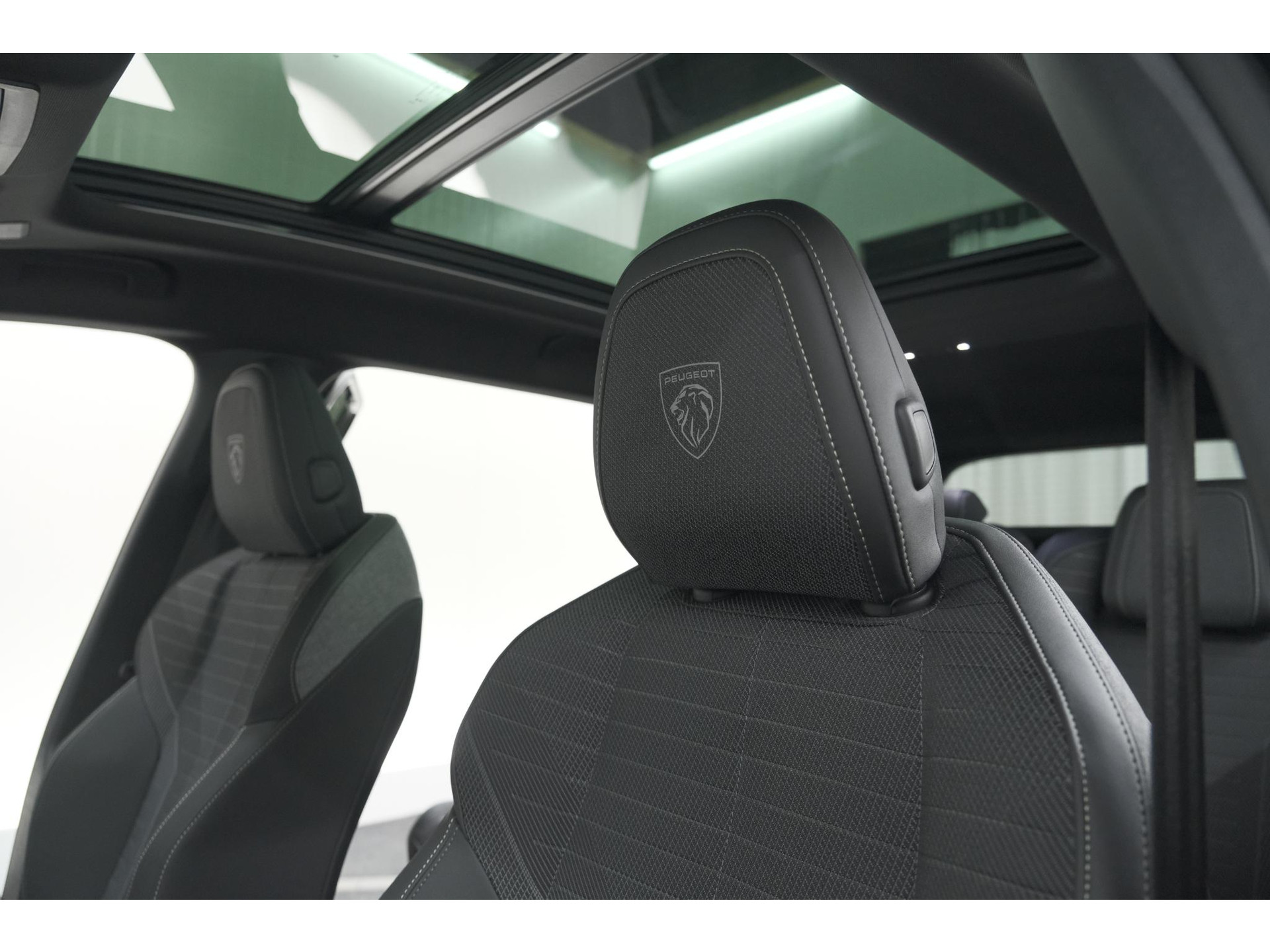 Peugeot 5008 HYbrid 145 e-DCS6 GT | Panoramadak | Camera | Elektrische Achterklep | Adaptieve Cruise Control