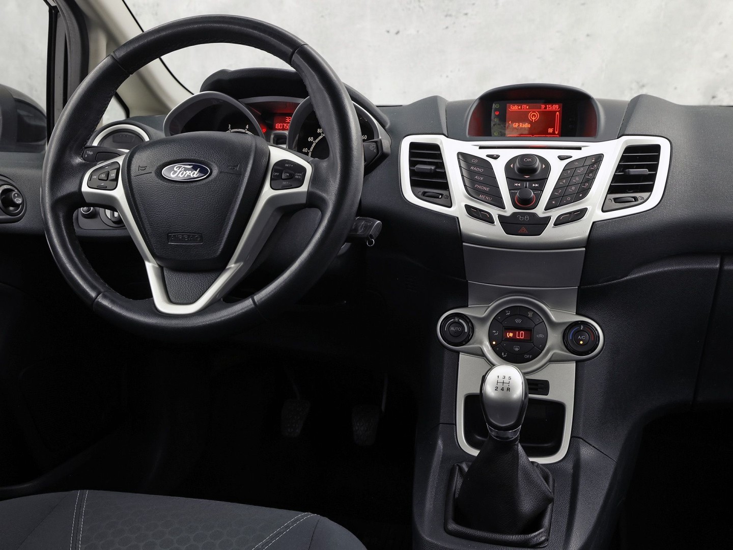 Ford Fiesta 1.25 Titanium (5 DEURS, CLIMATE, CRUISE, SPORTSTOELEN, PARKEERSENSOREN, TREKHAAK, LM VELGEN, ELEK PAKKET, NIEUWSTAAT)