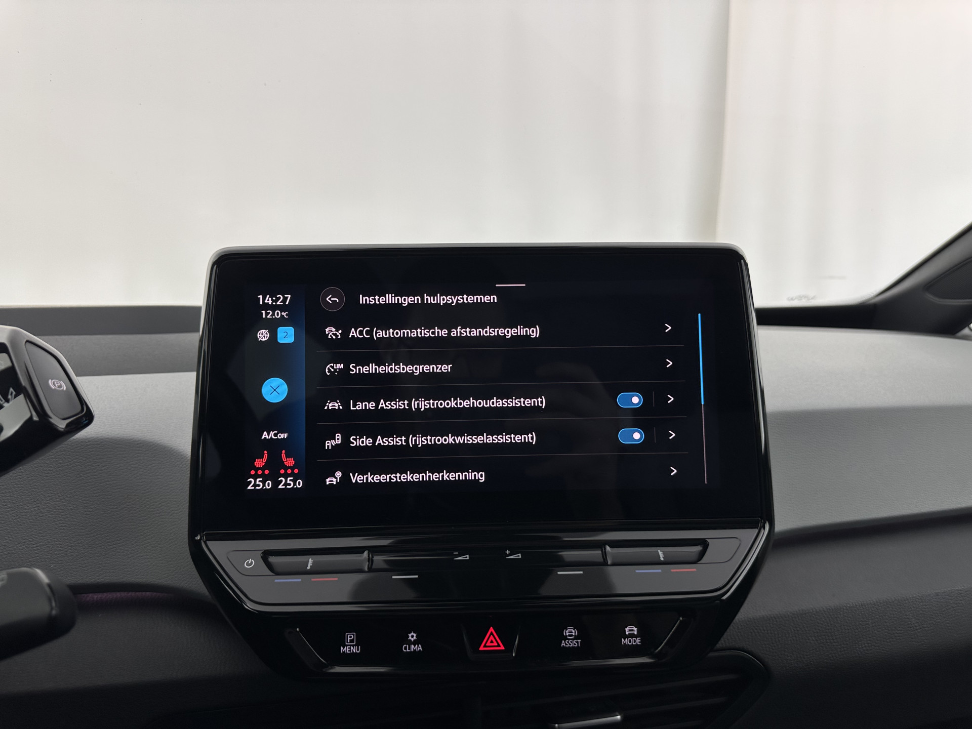 Volkswagen ID.3 First Max 58 kWh [ 3-Fase-11kW ] {SOH-87%} (INCL-BTW) *HEATPUMP | PANO | HEAD-UP | ADAPTIVE-CRUISE | IQ-LIGHTS | BLINDSPOT | CAMERA | KEYLESS | MICROFIBRE | AMBIENTLIGHT | NAVI-FULLMAP | DAB+ | ECC | HEATED-SPORTSEATS | DIGI-COCKPIT |