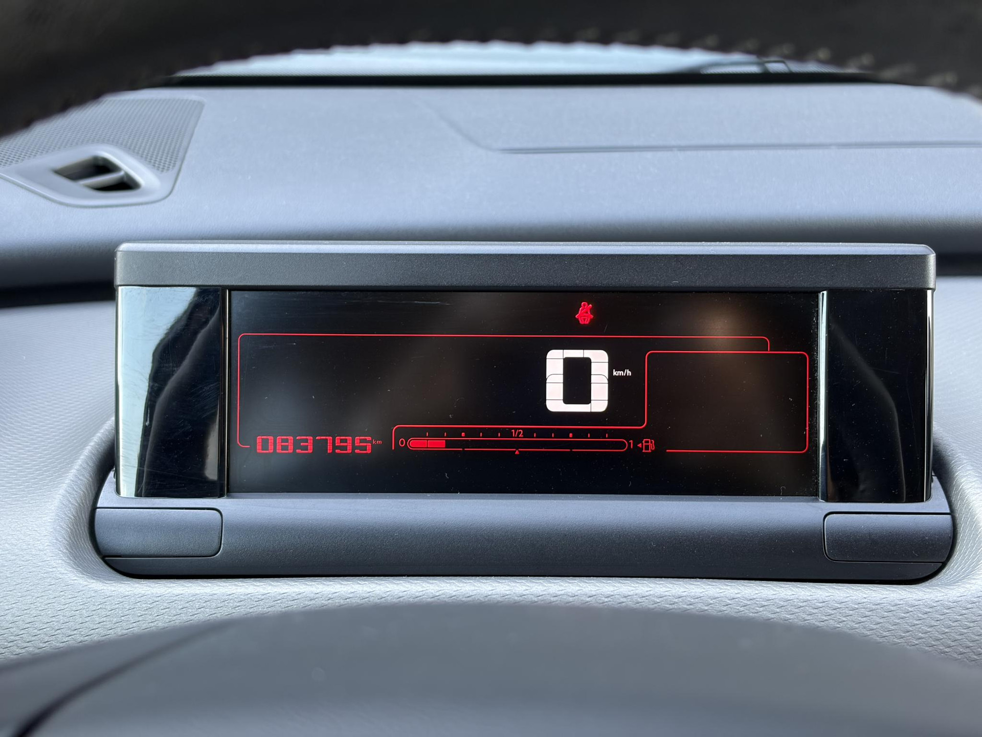 Citroen C4 Cactus 1.2 PureTech Shine 2e Eigenaar,Camera,Navi,Trekhaak,Pdc,Dealer Onderhouden,N.A.P,Lm velgen,Bj 12-2016,Apk tot 02-2027