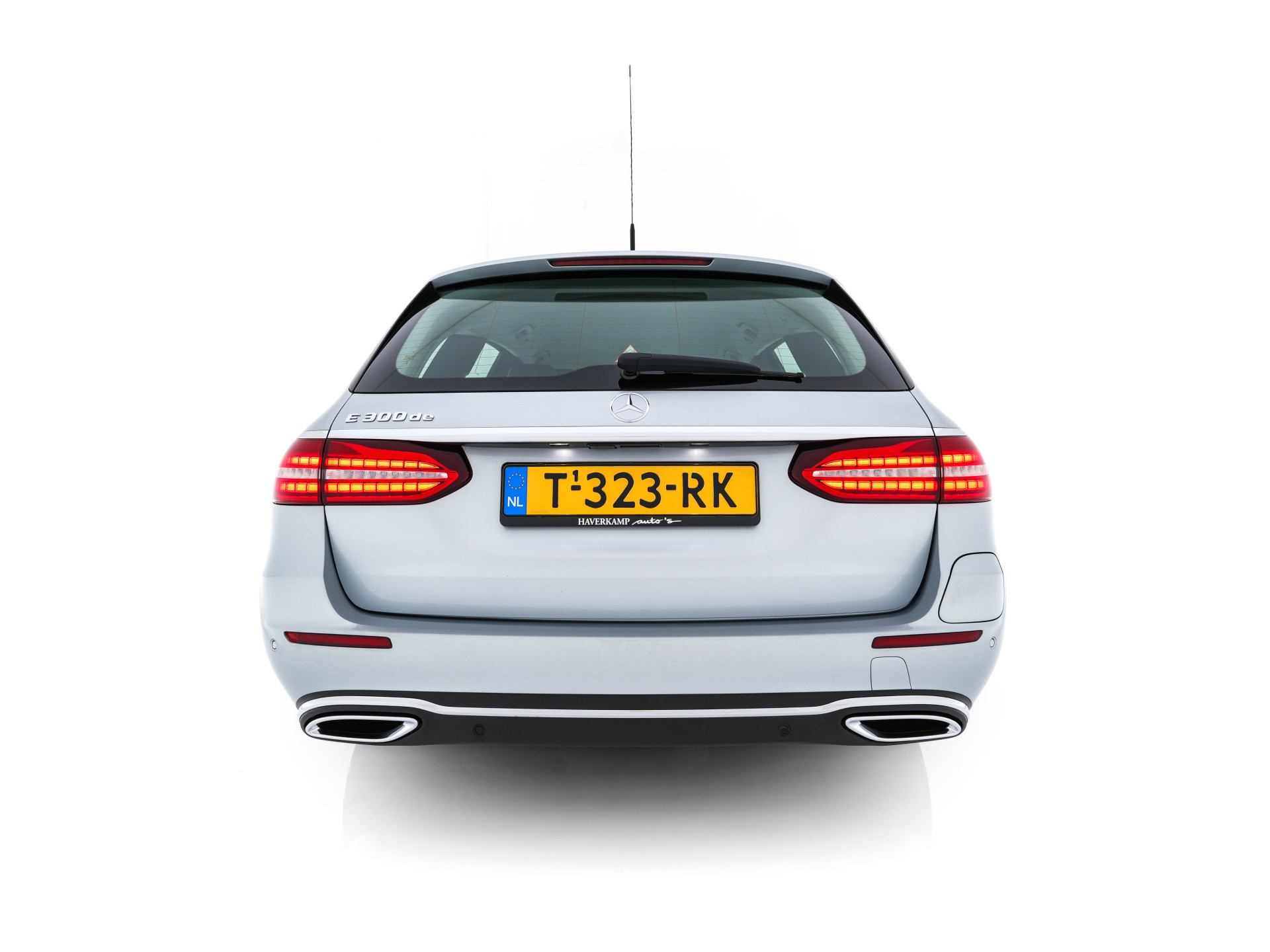 Mercedes-Benz E-klasse Estate 300 de Luxury Line ( Plug-in ) (INCL-BTW) Aut. *LUXURY-LEATHER | FULL-LED | WIDE-SCREEN-DIGICOCKPIT | BLIND-SPOT | AMBIENT-LIGHT | HEATED-SPORTSEATS | CAMERA | DAB+ | NAVI-FULLMAP | PDC | ADAPTIVE-CRUISE | ECC | 18''ALU*